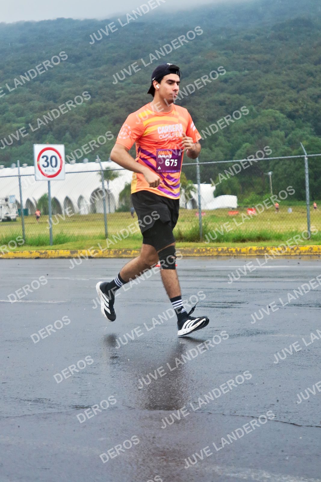 Foto de la CARRERA OMNILIFE GUADALAJARA en Estadio Akron, Zapopan a las 07:54 · dorsal 30, 675