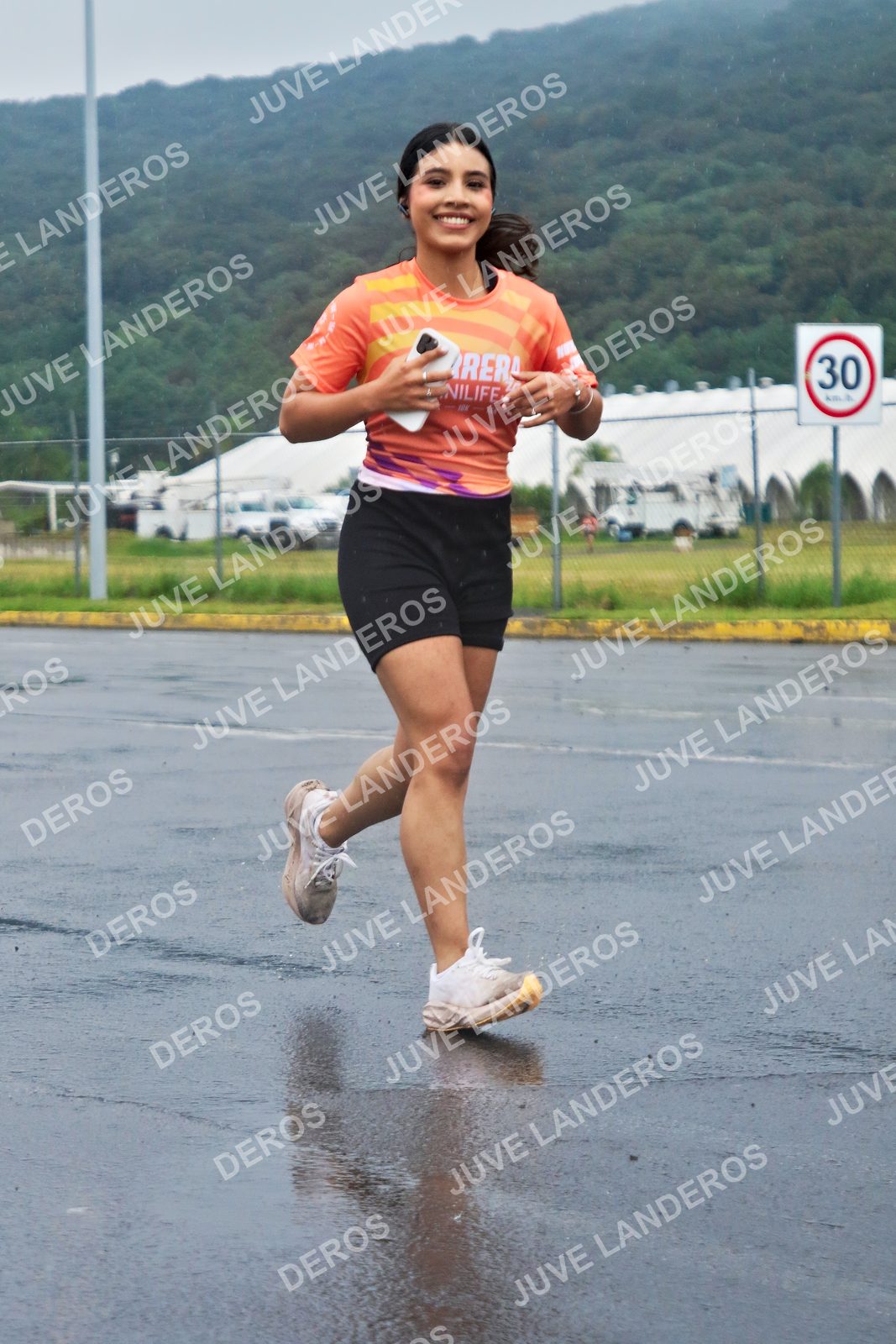 Foto de la CARRERA OMNILIFE GUADALAJARA en Estadio Akron, Zapopan a las 07:58 · dorsal 30