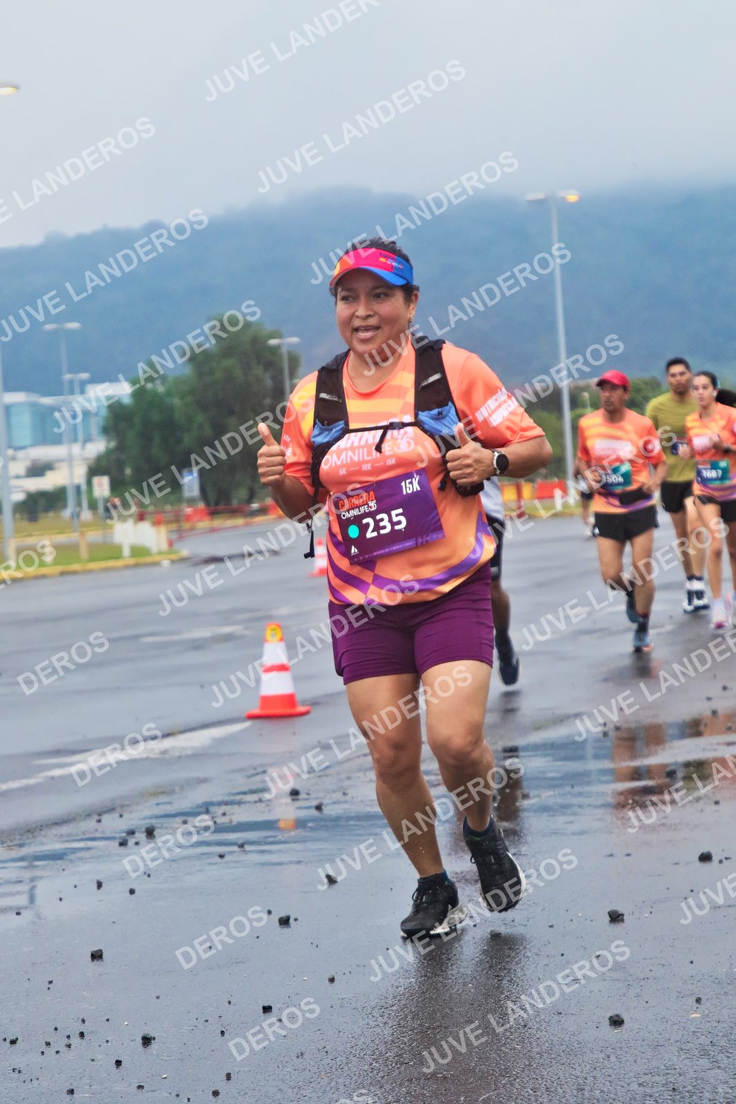 Foto de la CARRERA OMNILIFE GUADALAJARA en Estadio Akron, Zapopan a las 07:38 · dorsal 235, 1687, 504