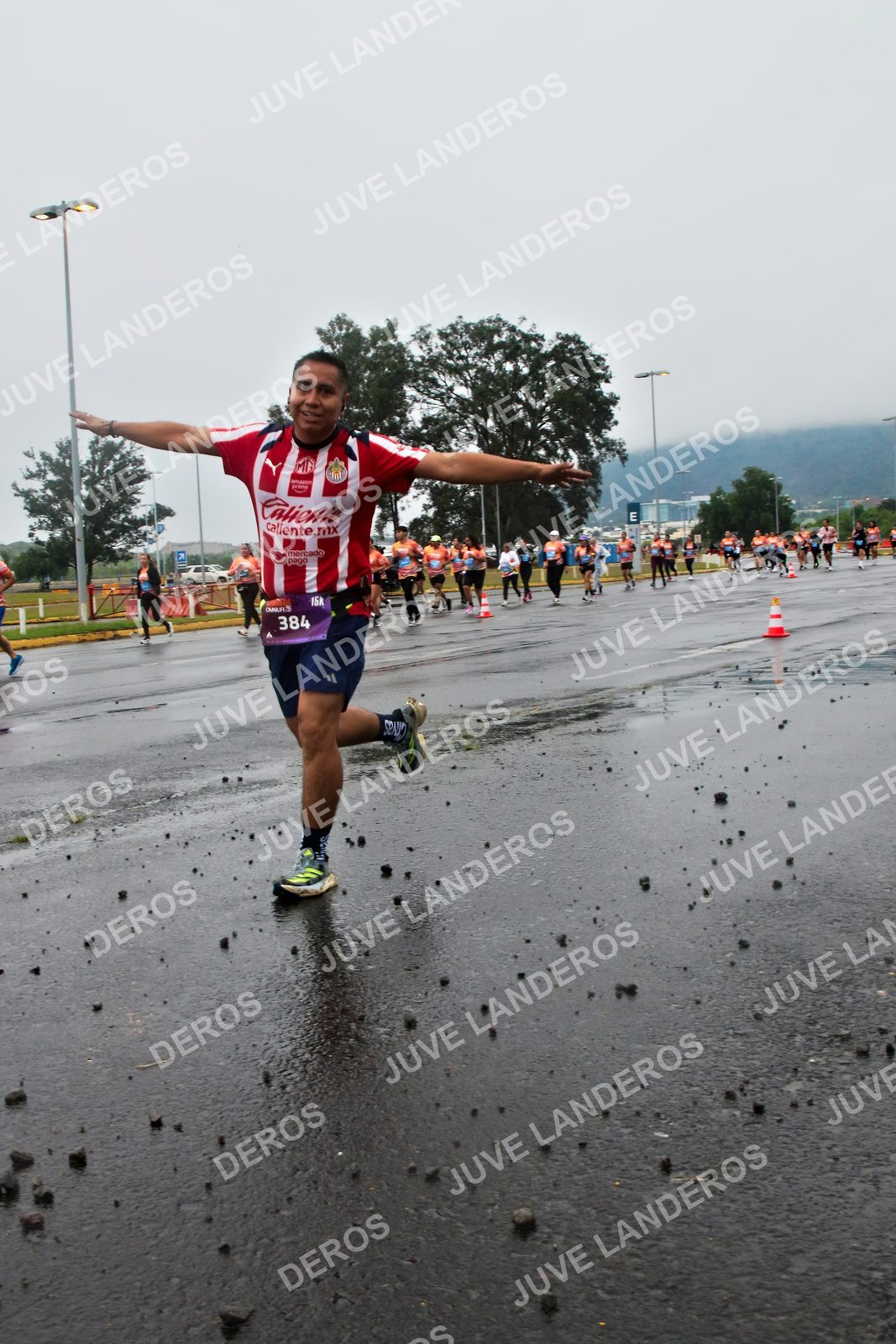 Foto de la CARRERA OMNILIFE GUADALAJARA en Estadio Akron, Zapopan a las 07:28 · dorsal 384