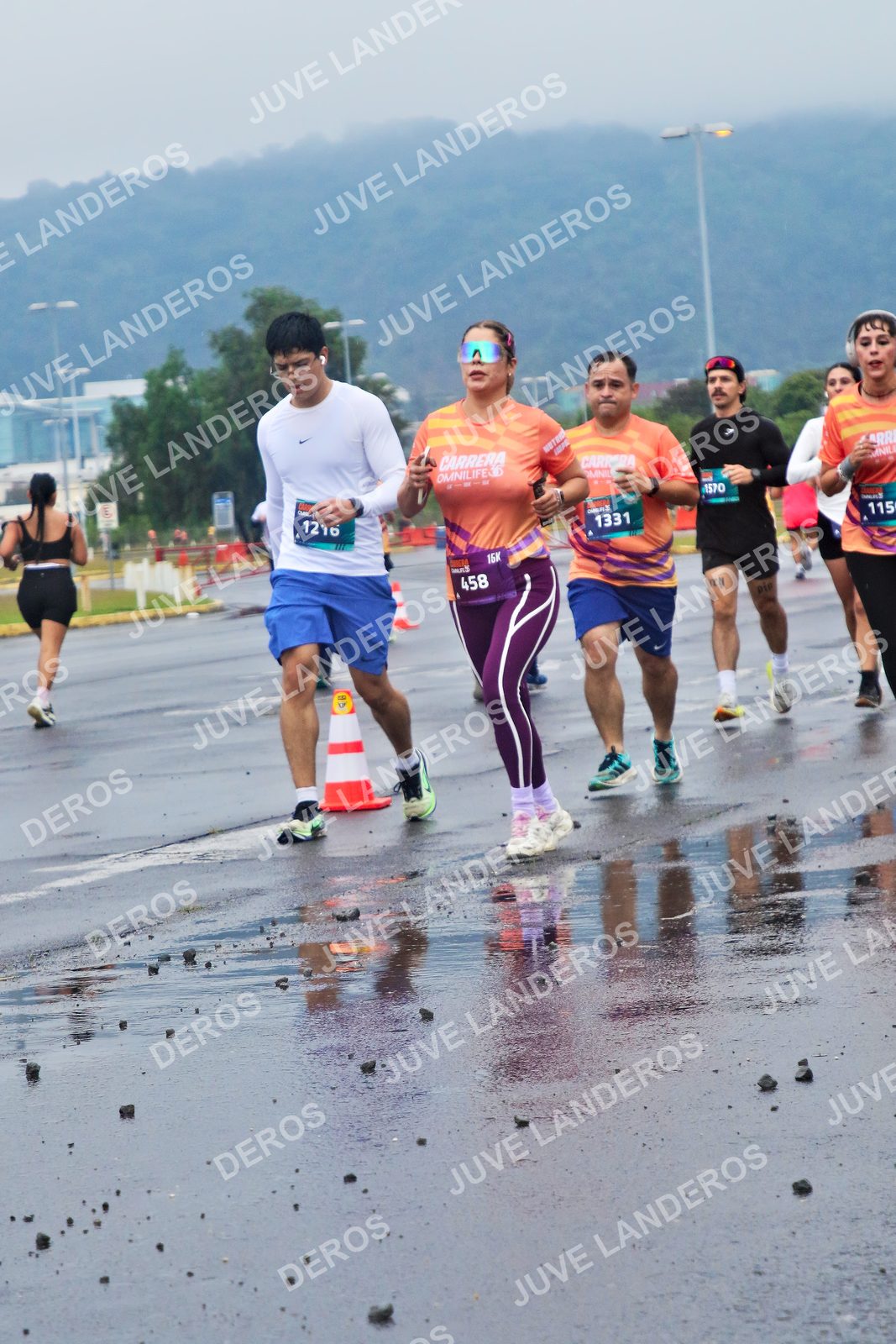 Foto de la CARRERA OMNILIFE GUADALAJARA en Estadio Akron, Zapopan a las 07:43 · dorsal 458, 1331, 115, 1216