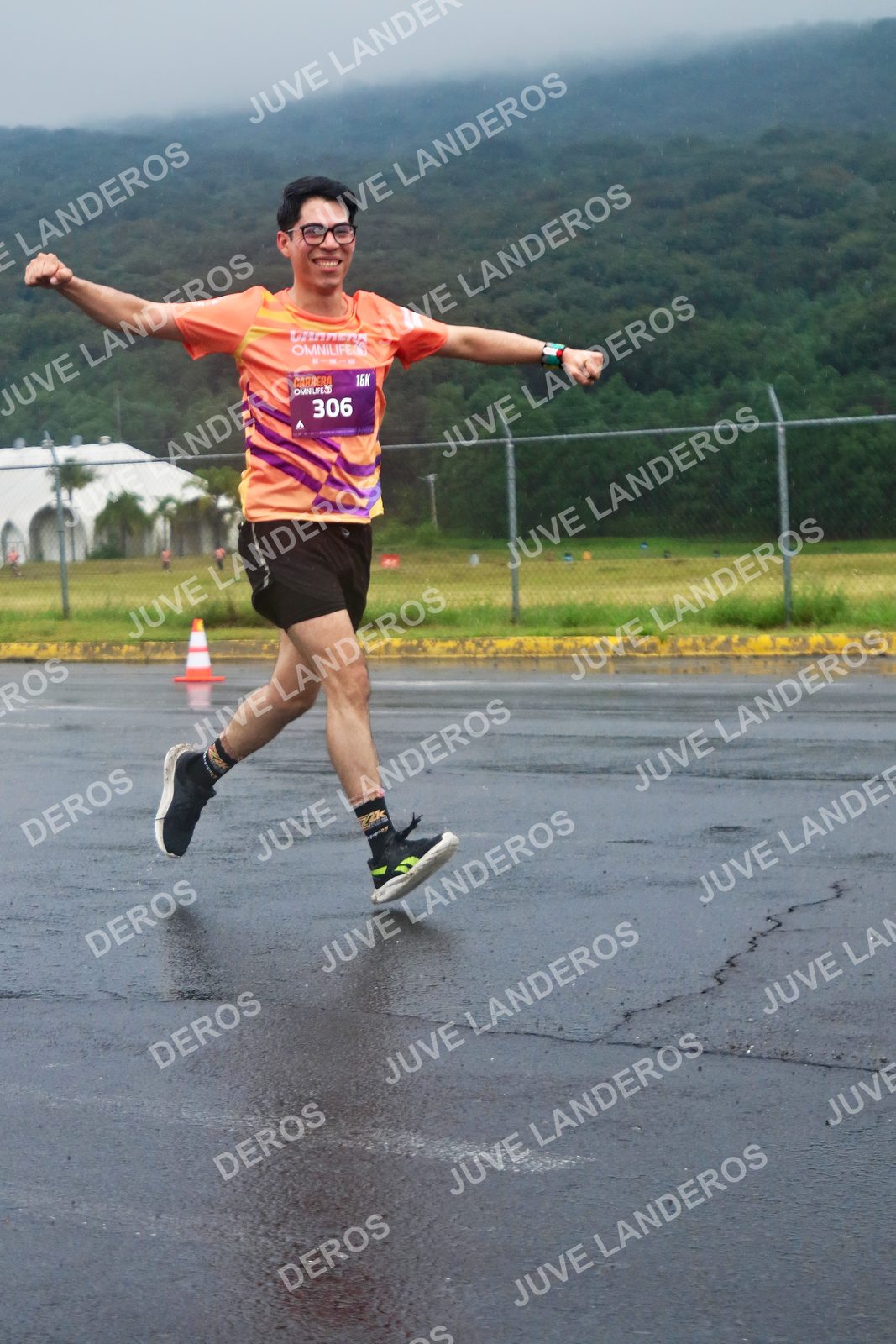 Foto de la CARRERA OMNILIFE GUADALAJARA en Estadio Akron, Zapopan a las 07:57 · dorsal 306