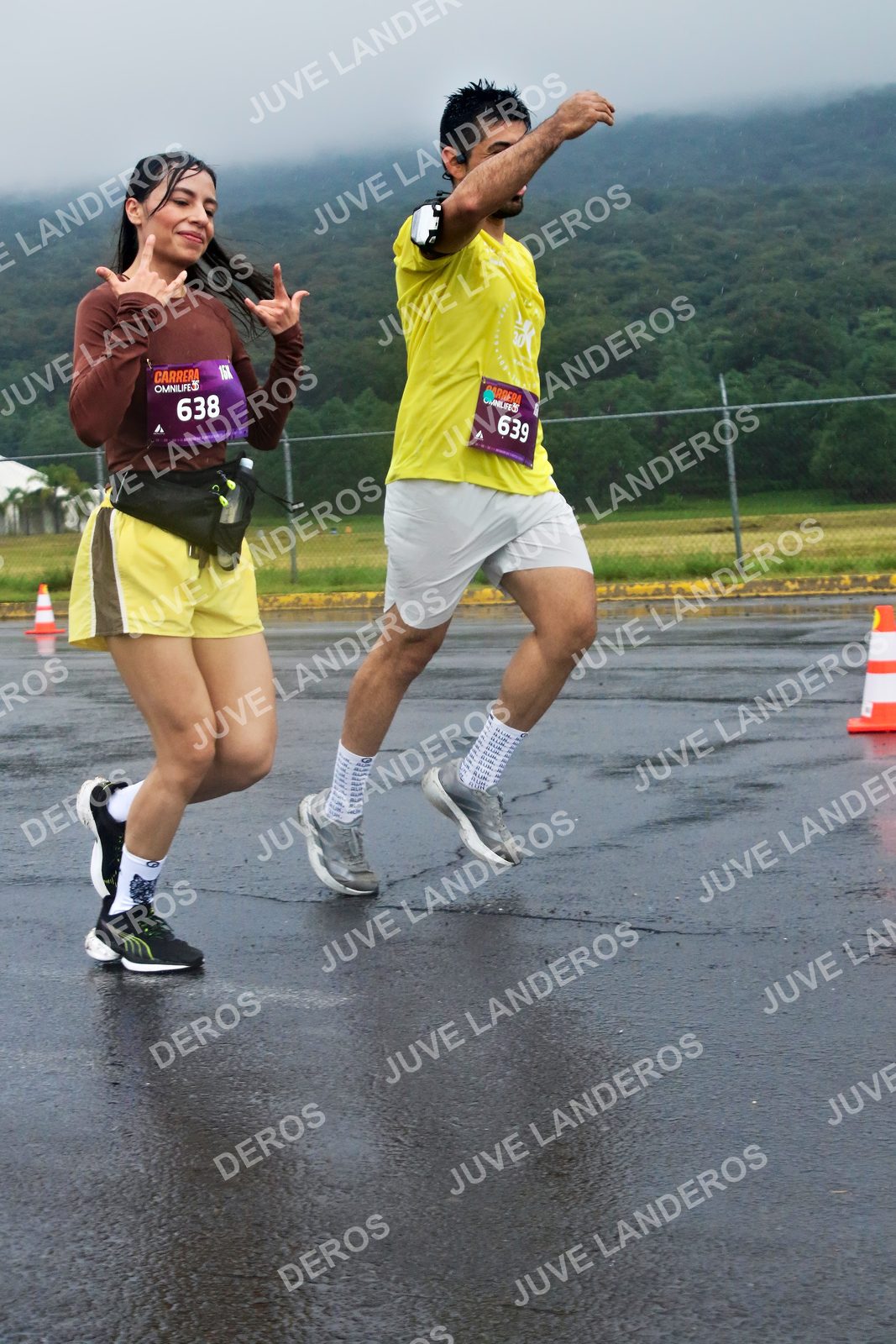 Foto de la CARRERA OMNILIFE GUADALAJARA en Estadio Akron, Zapopan a las 08:02 · dorsal 638, 639