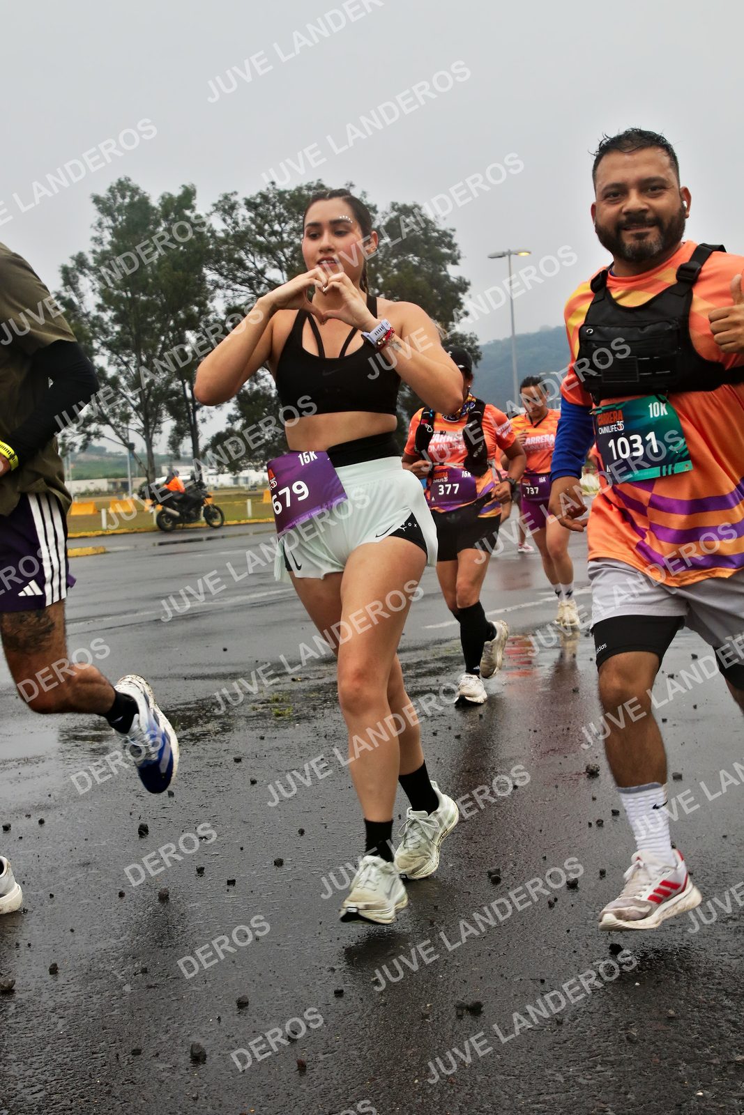Foto de la CARRERA OMNILIFE GUADALAJARA en Estadio Akron, Zapopan a las 07:35 · dorsal 679, 377, 1031, 737
