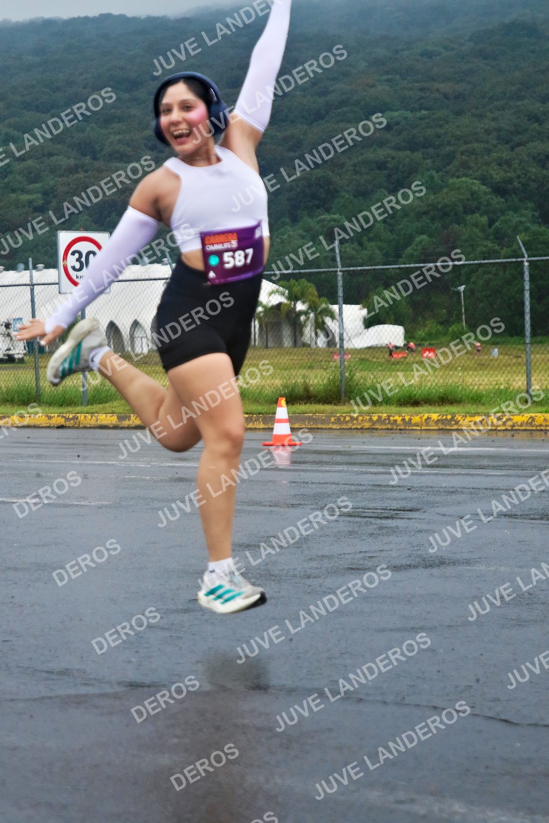 Foto de la CARRERA OMNILIFE GUADALAJARA en Estadio Akron, Zapopan a las 07:56 · dorsal 587, 30