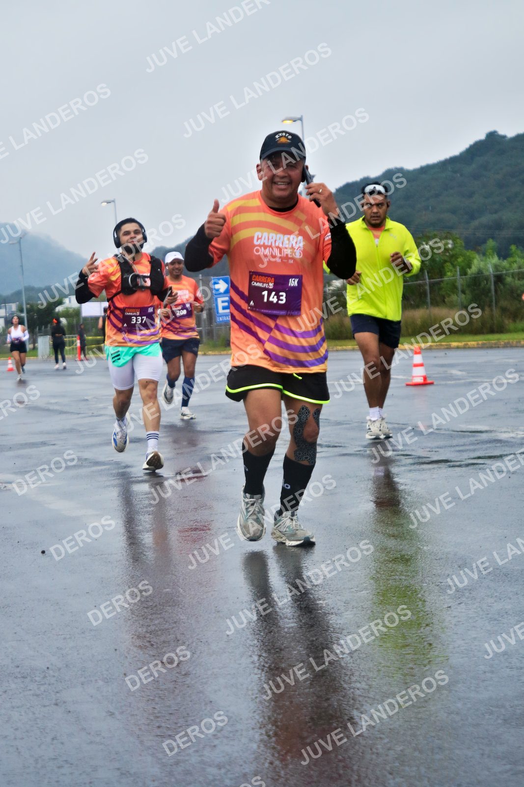 Foto de la CARRERA OMNILIFE GUADALAJARA en Estadio Akron, Zapopan a las 07:56 · dorsal 337, 208