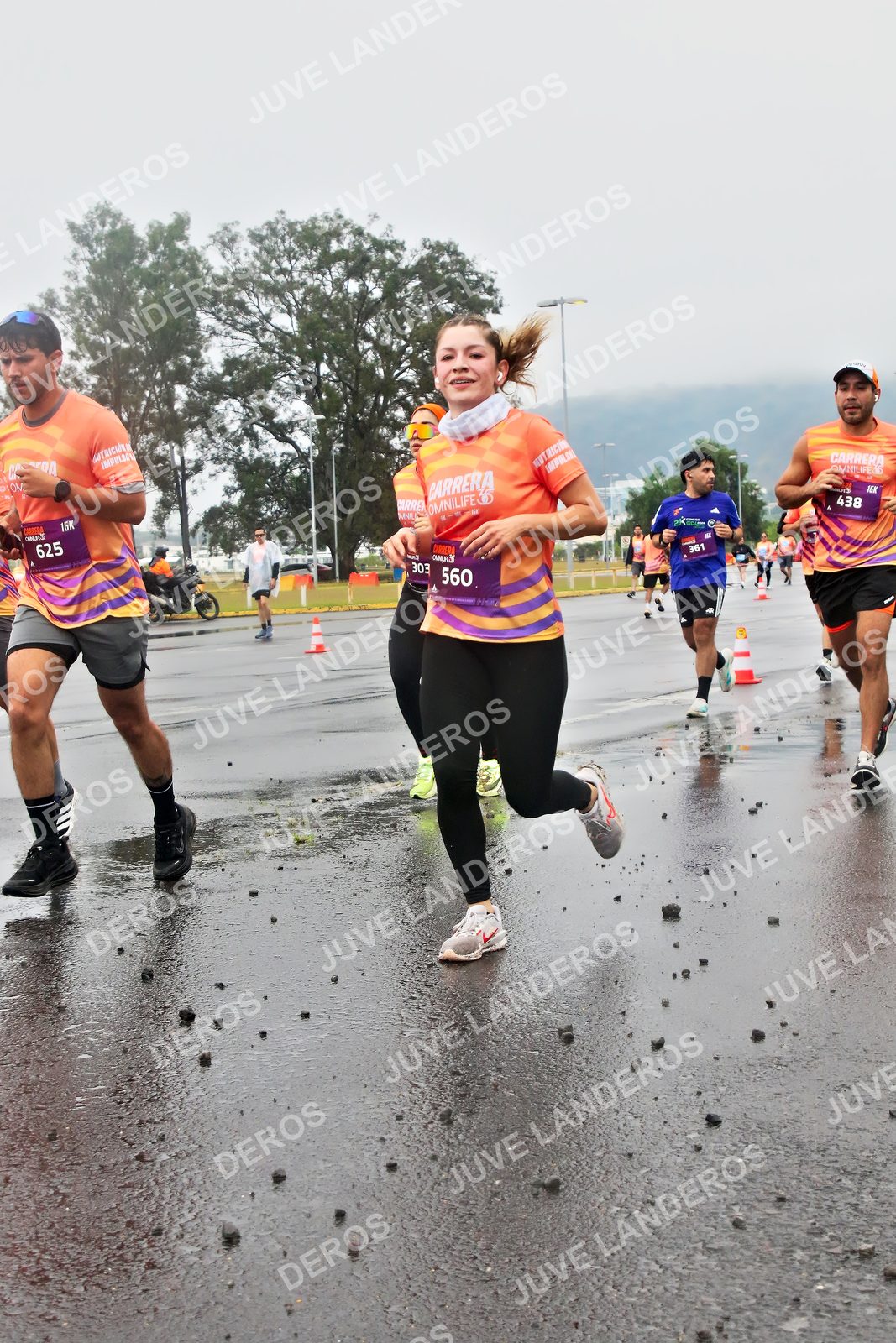 Foto de la CARRERA OMNILIFE GUADALAJARA en Estadio Akron, Zapopan a las 07:30 · dorsal 560, 438, 625, 361