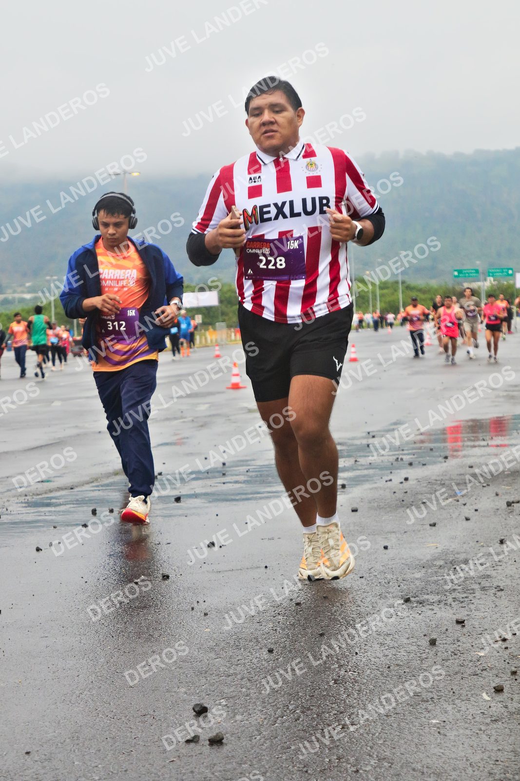 Foto de la CARRERA OMNILIFE GUADALAJARA en Estadio Akron, Zapopan a las 07:32 · dorsal 228, 312