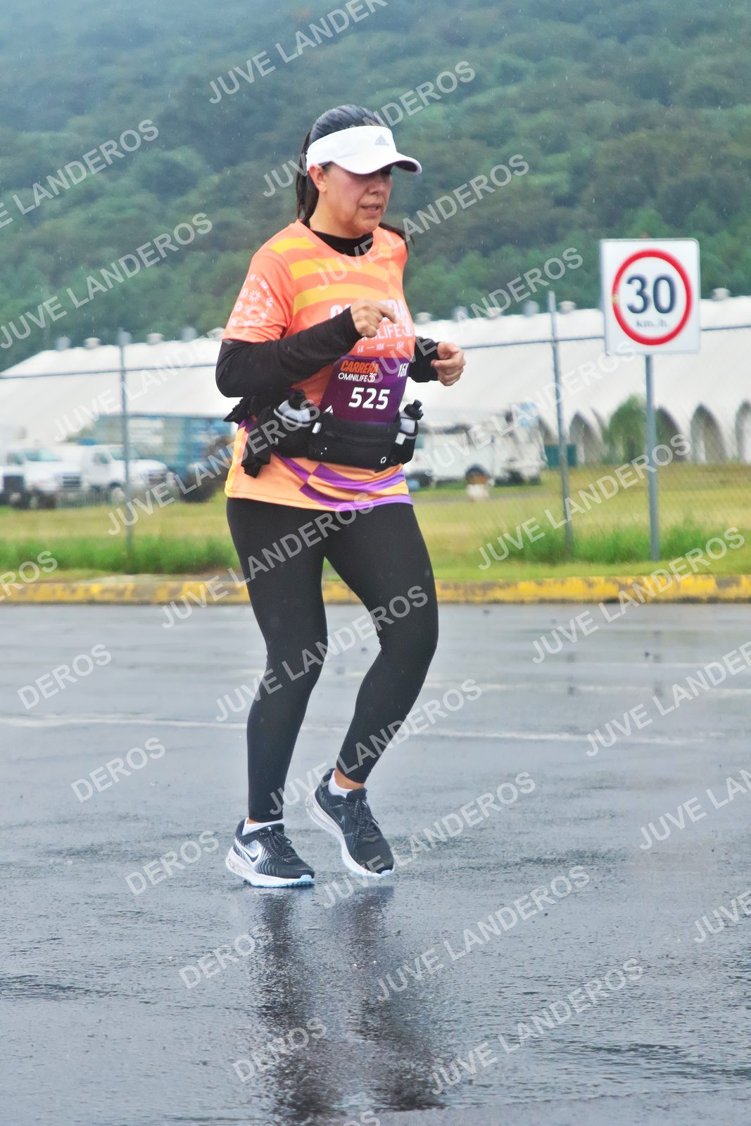 Foto de la CARRERA OMNILIFE GUADALAJARA en Estadio Akron, Zapopan a las 08:04 · dorsal 30, 525, 16