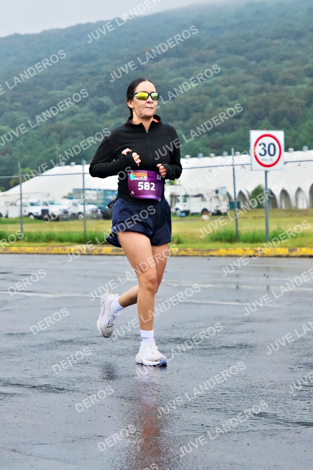 Foto de la CARRERA OMNILIFE GUADALAJARA en Estadio Akron, Zapopan a las 08:07 · dorsal 30, 582