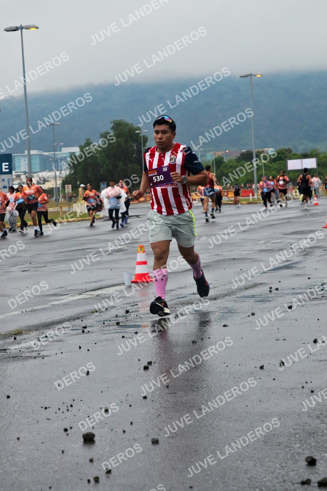 Foto de la CARRERA OMNILIFE GUADALAJARA en Estadio Akron, Zapopan a las 07:24 · dorsal 530