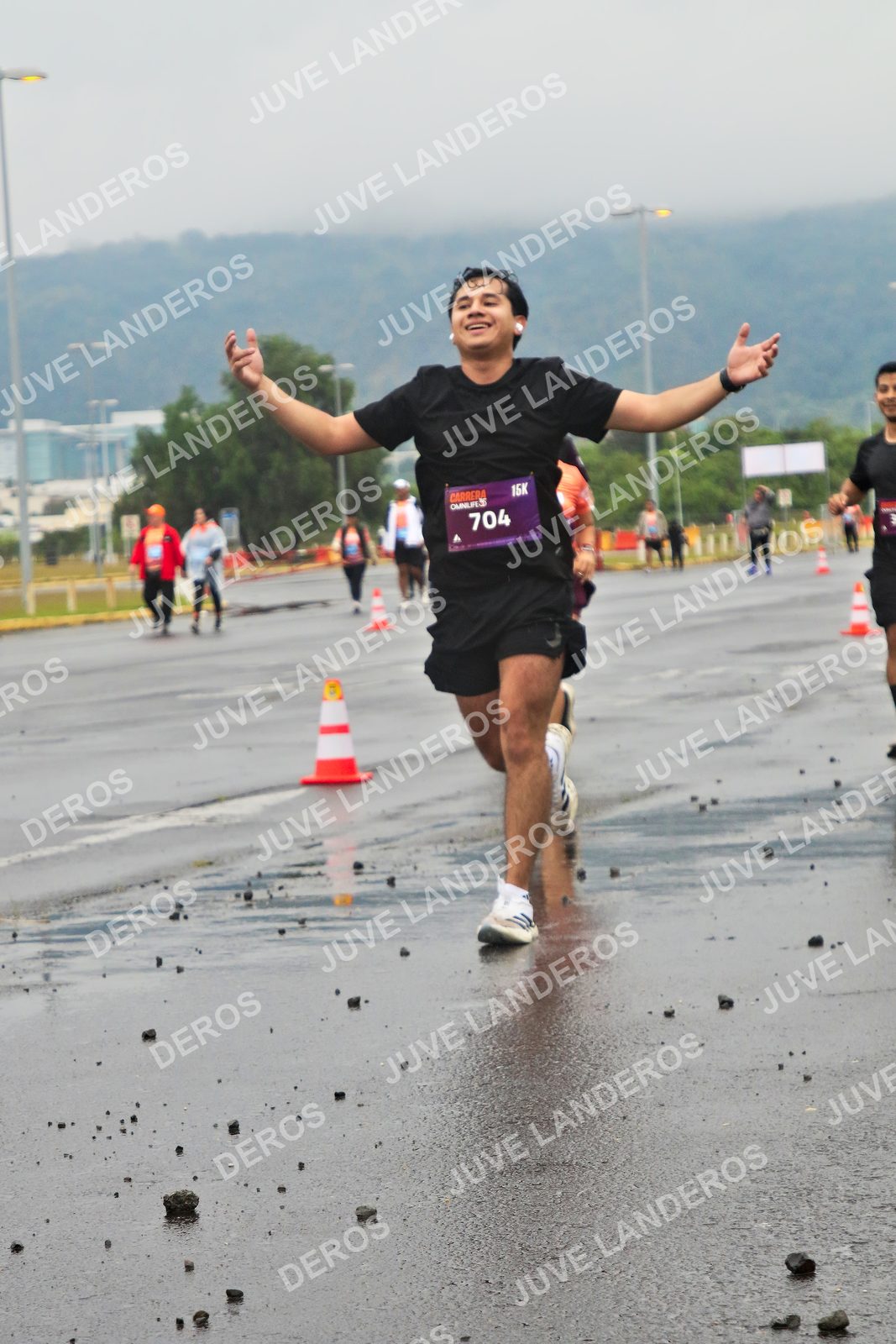 Foto de la CARRERA OMNILIFE GUADALAJARA en Estadio Akron, Zapopan a las 07:33 · dorsal 704