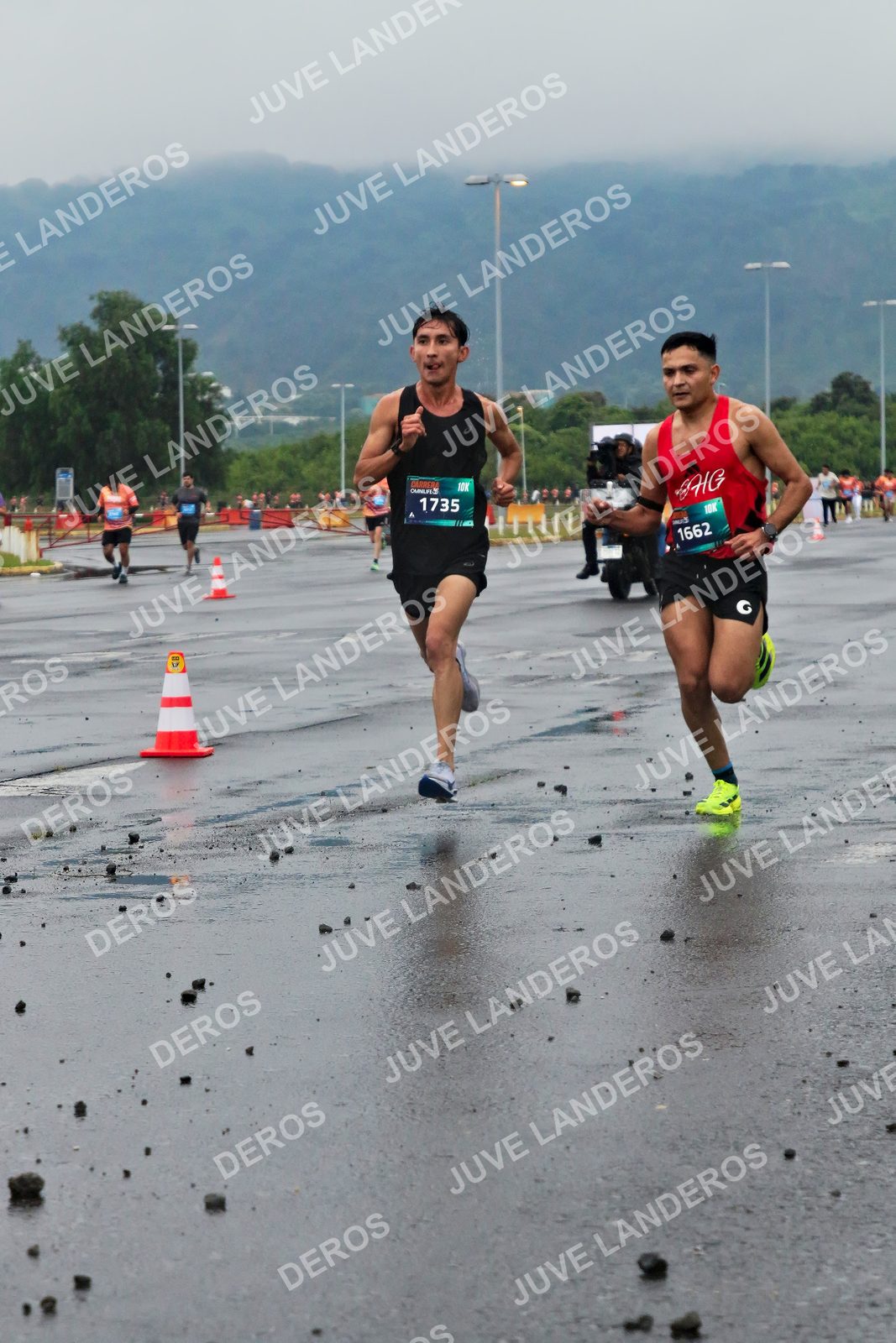 Foto de la CARRERA OMNILIFE GUADALAJARA en Estadio Akron, Zapopan a las 07:21 · dorsal 1735, 1662