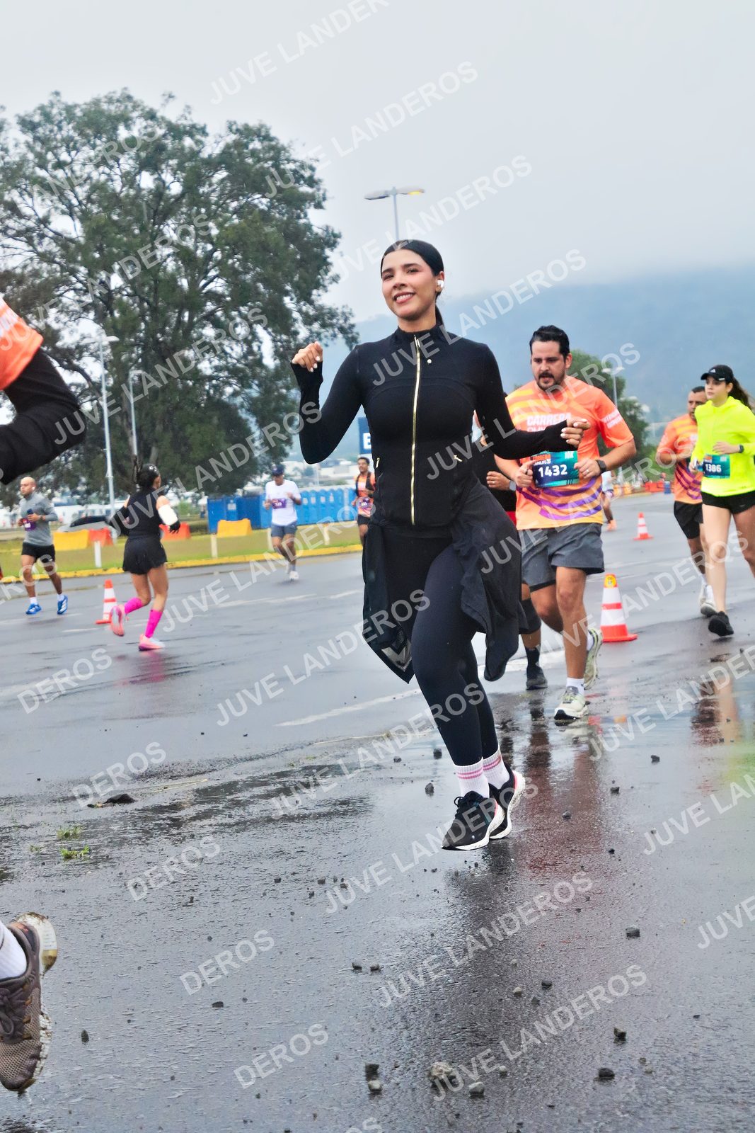 Foto de la CARRERA OMNILIFE GUADALAJARA en Estadio Akron, Zapopan a las 07:46 · dorsal 1432