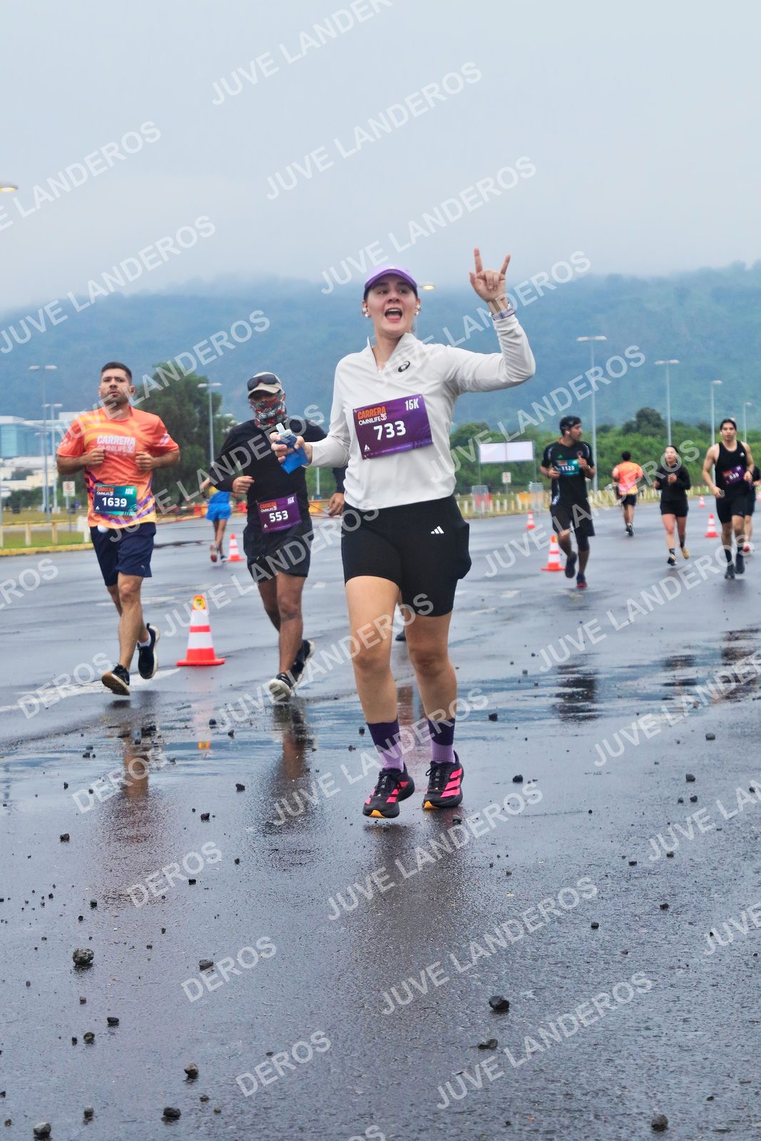 Foto de la CARRERA OMNILIFE GUADALAJARA en Estadio Akron, Zapopan a las 07:35 · dorsal 1639, 733, 553