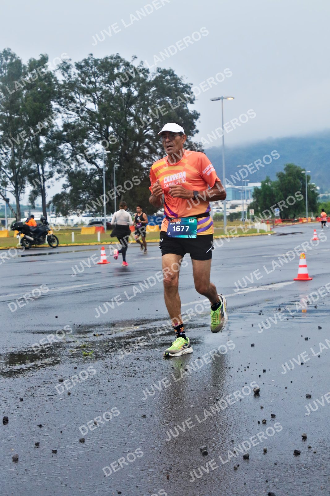Foto de la CARRERA OMNILIFE GUADALAJARA en Estadio Akron, Zapopan a las 07:36 · dorsal 1677