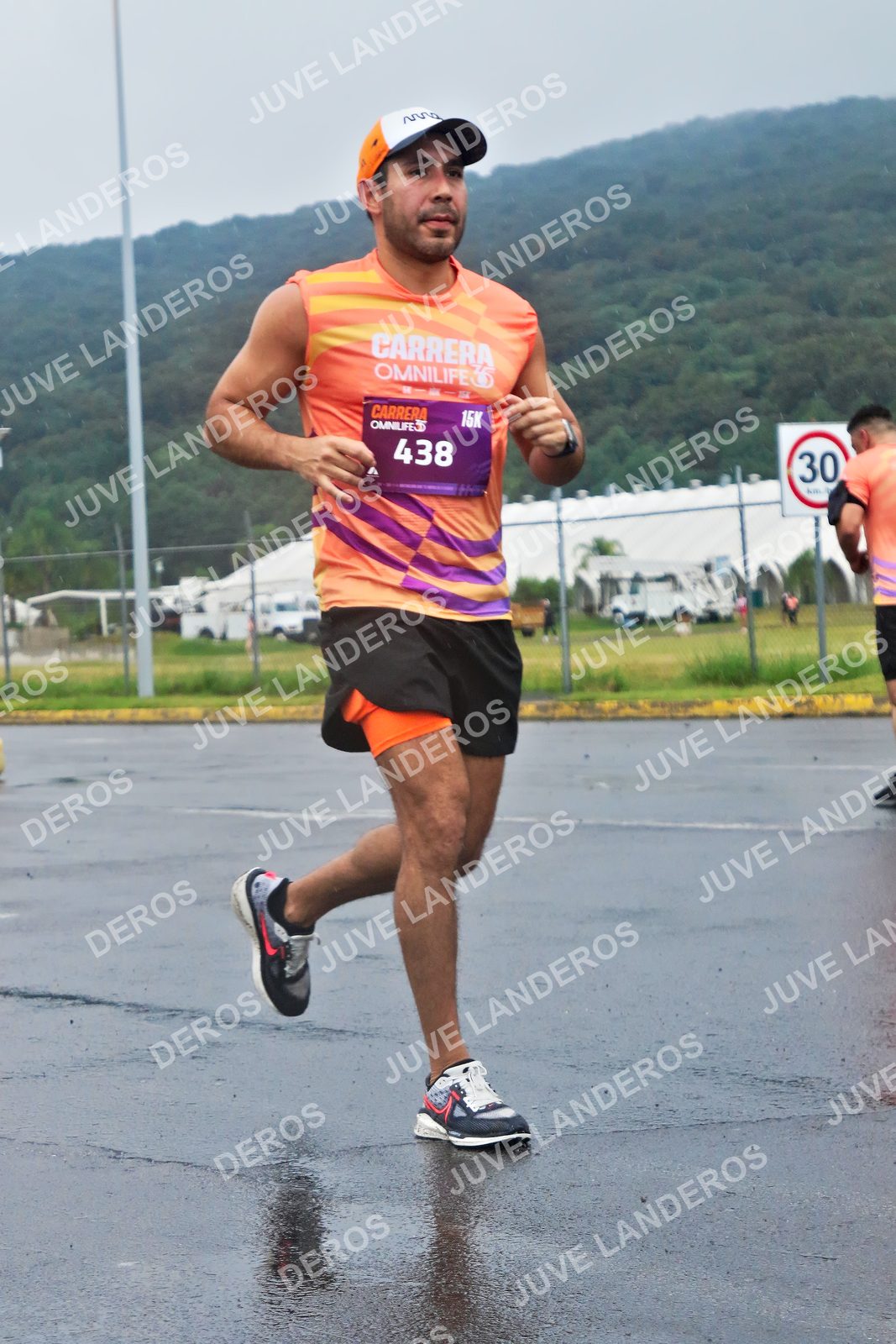 Foto de la CARRERA OMNILIFE GUADALAJARA en Estadio Akron, Zapopan a las 07:52 · dorsal 30, 438