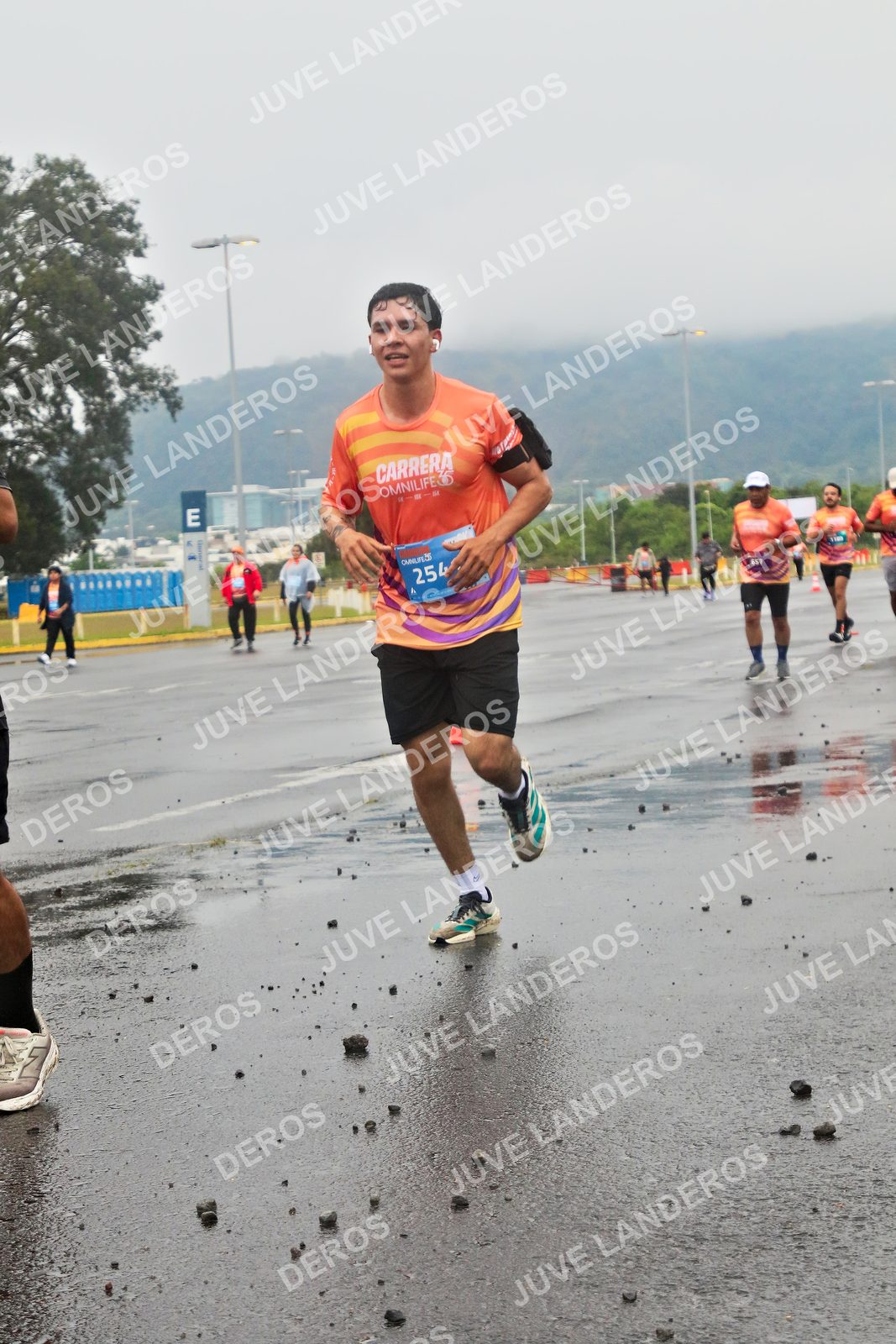 Foto de la CARRERA OMNILIFE GUADALAJARA en Estadio Akron, Zapopan a las 07:33 · dorsal 254