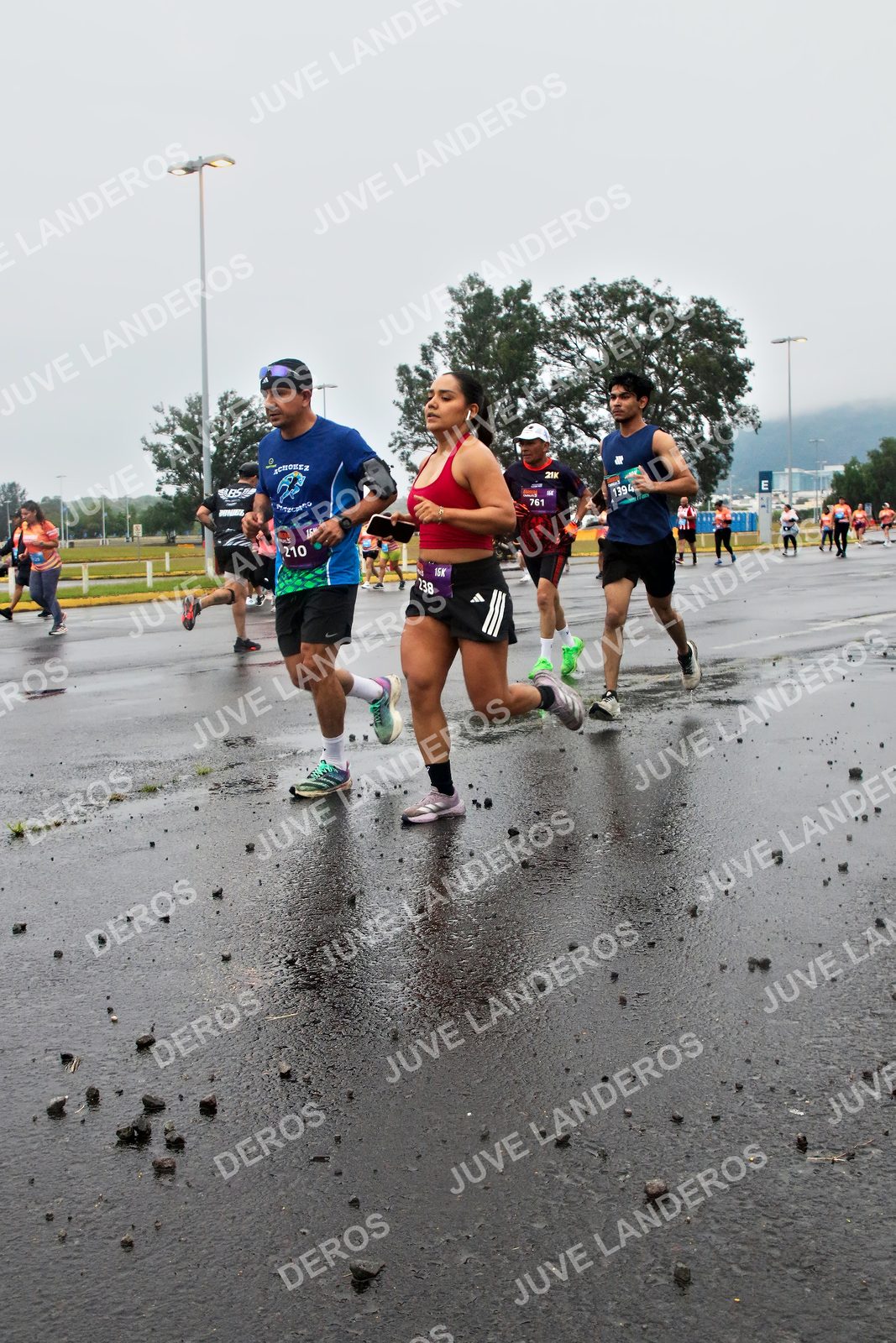 Foto de la CARRERA OMNILIFE GUADALAJARA en Estadio Akron, Zapopan a las 07:29 · dorsal 210, 1394, 238, 761