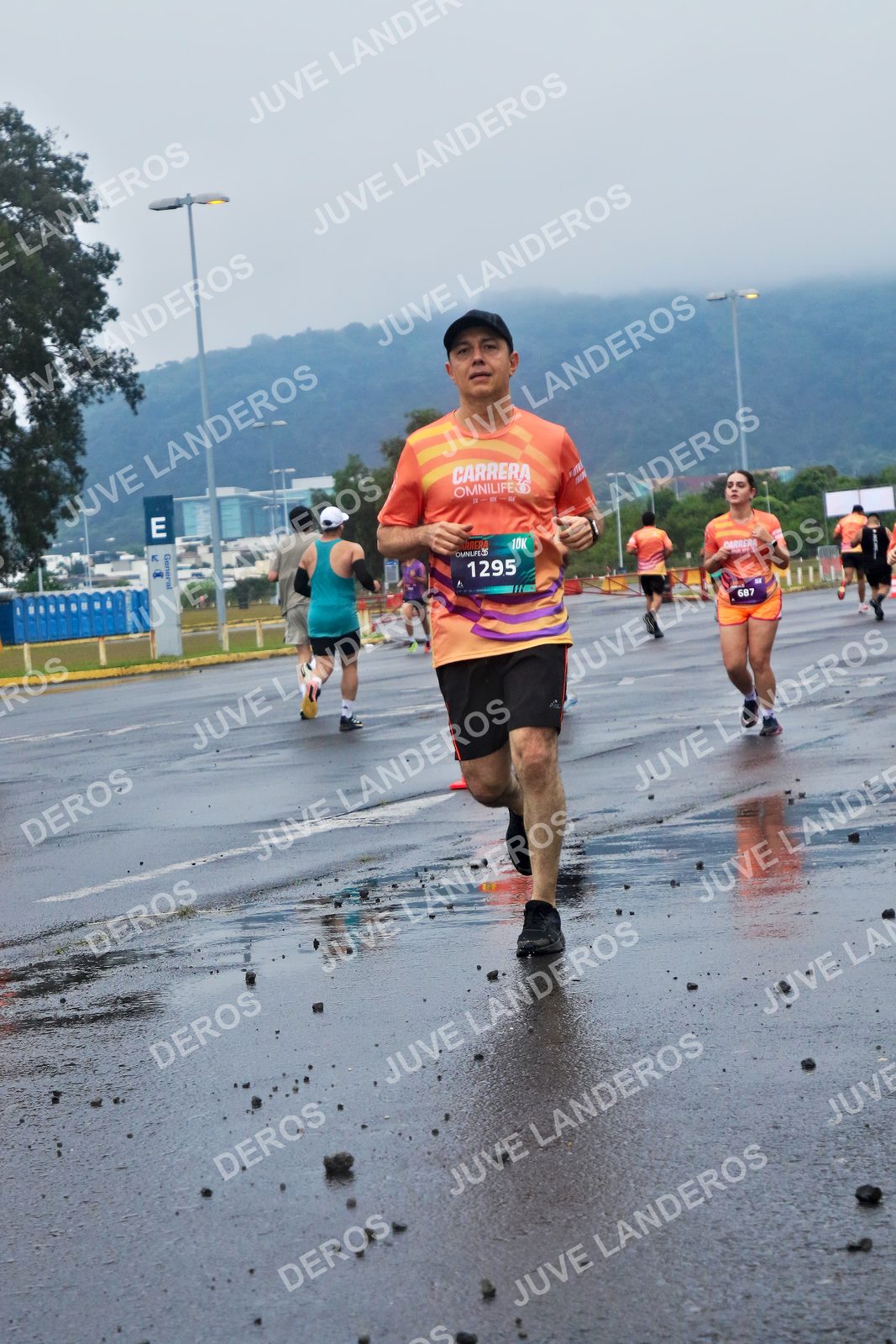 Foto de la CARRERA OMNILIFE GUADALAJARA en Estadio Akron, Zapopan a las 07:41 · dorsal 1295, 687