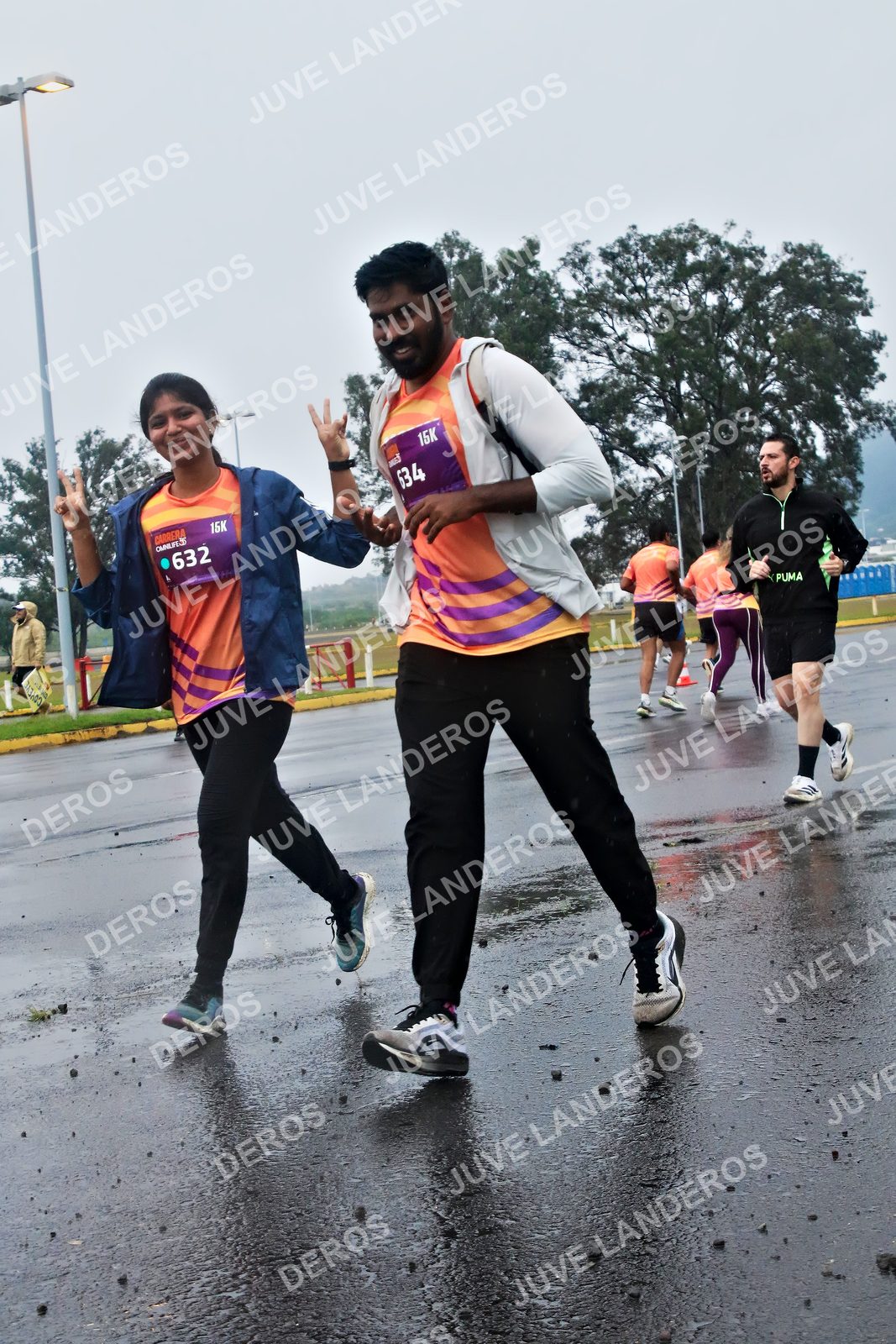 Foto de la CARRERA OMNILIFE GUADALAJARA en Estadio Akron, Zapopan a las 07:48 · dorsal 632, 634