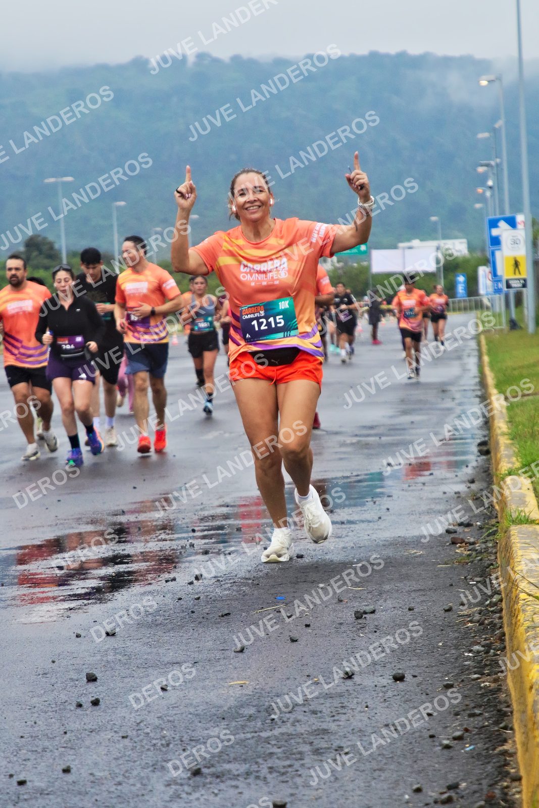 Foto de la CARRERA OMNILIFE GUADALAJARA en Estadio Akron, Zapopan a las 07:40 · dorsal 1215