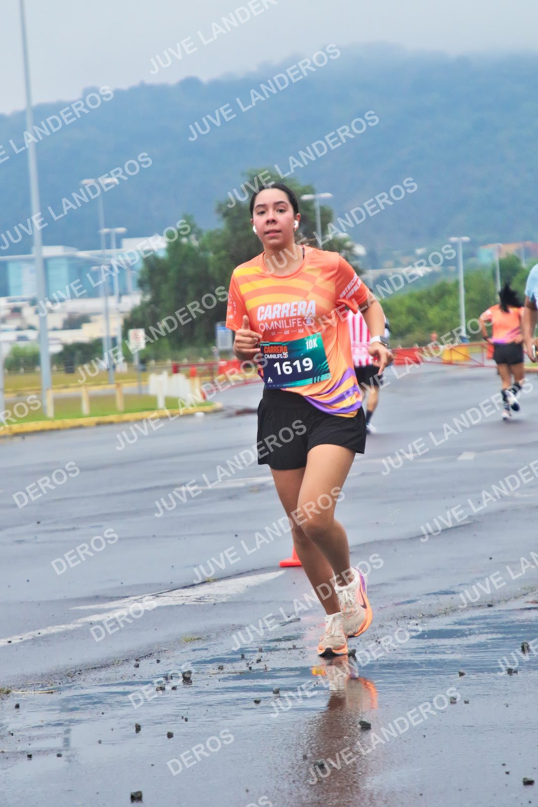 Foto de la CARRERA OMNILIFE GUADALAJARA en Estadio Akron, Zapopan a las 07:37 · dorsal 1619