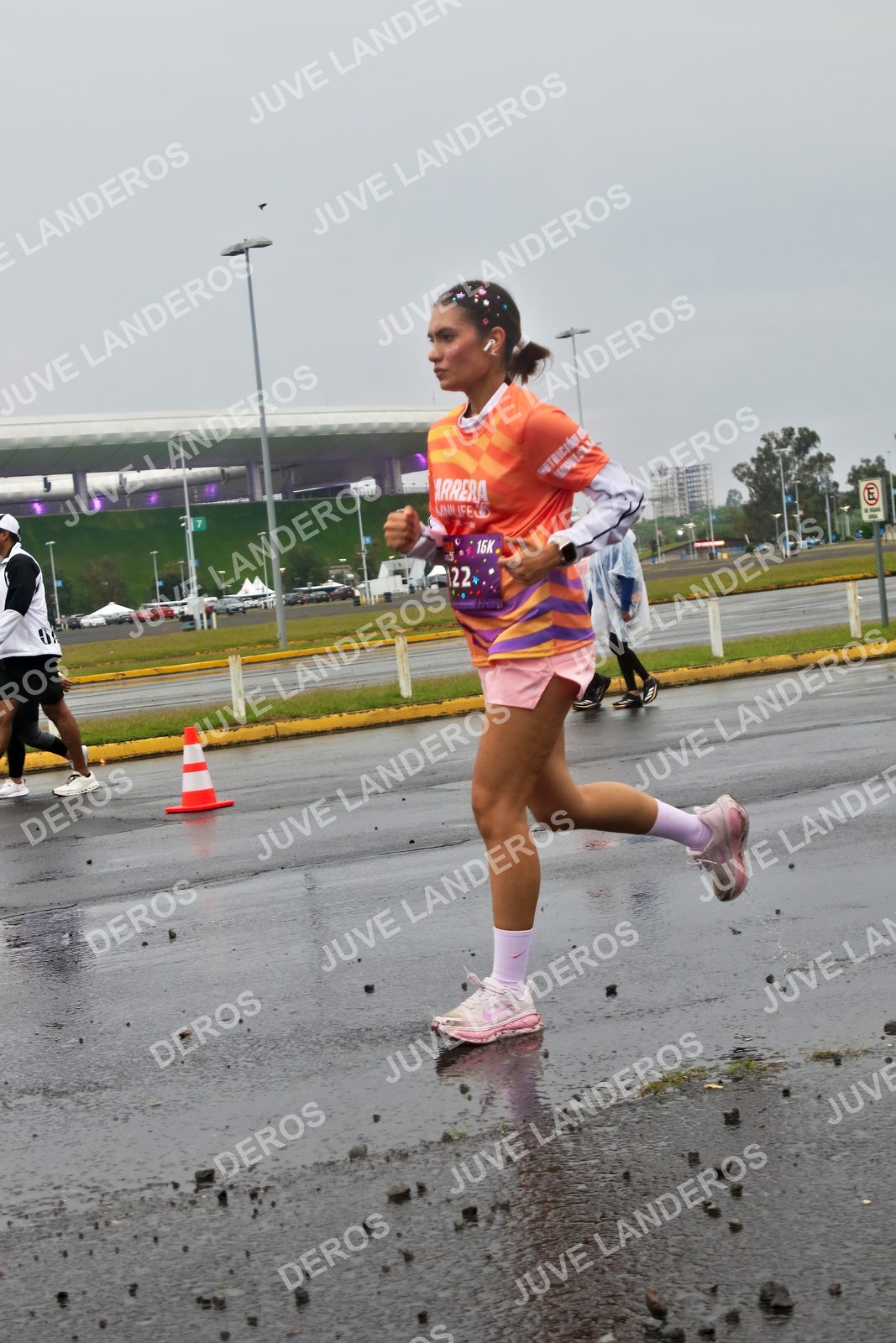 Foto de la CARRERA OMNILIFE GUADALAJARA en Estadio Akron, Zapopan a las 07:34 · dorsal 22