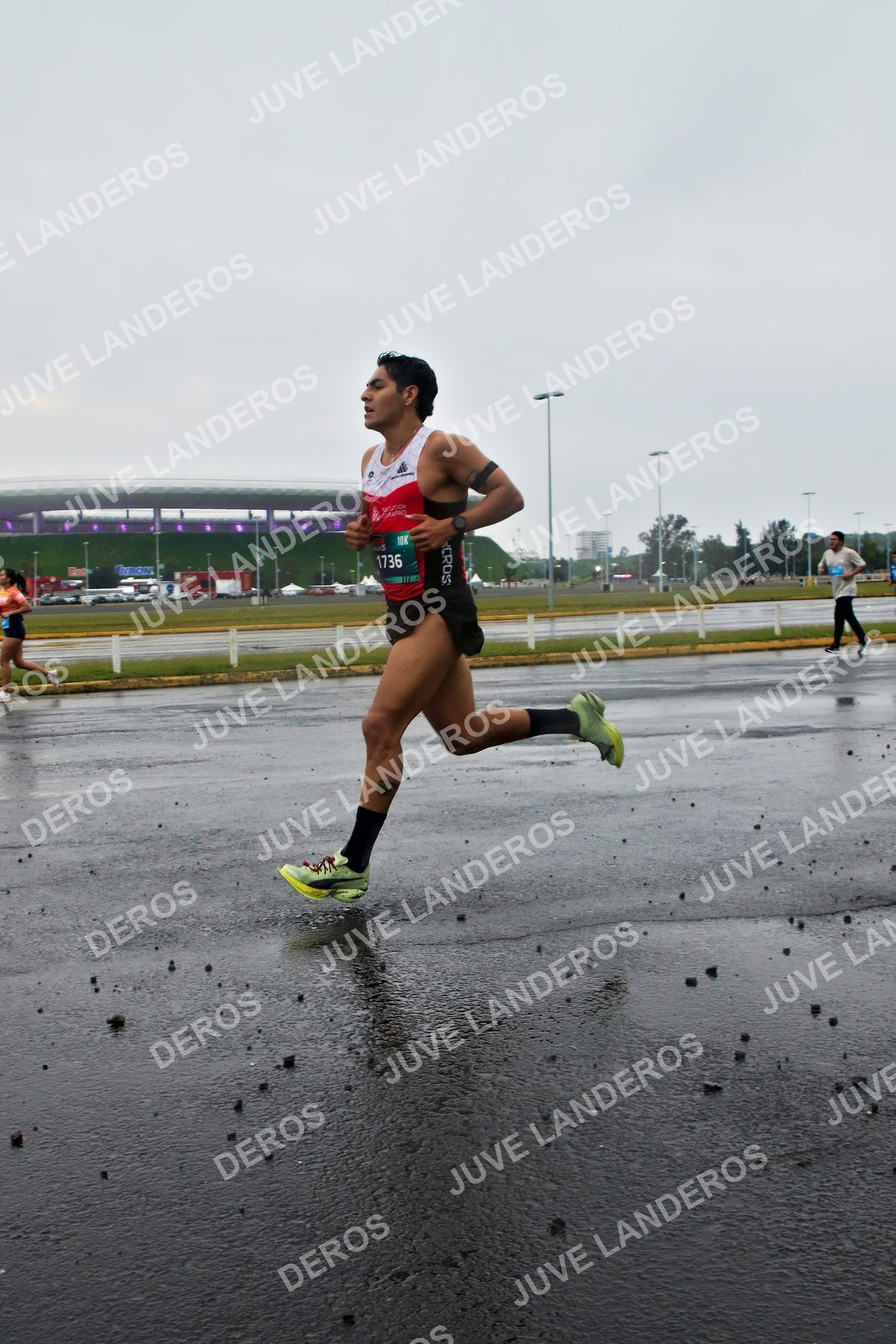 Foto de la CARRERA OMNILIFE GUADALAJARA en Estadio Akron, Zapopan a las 07:22 · dorsal 1736
