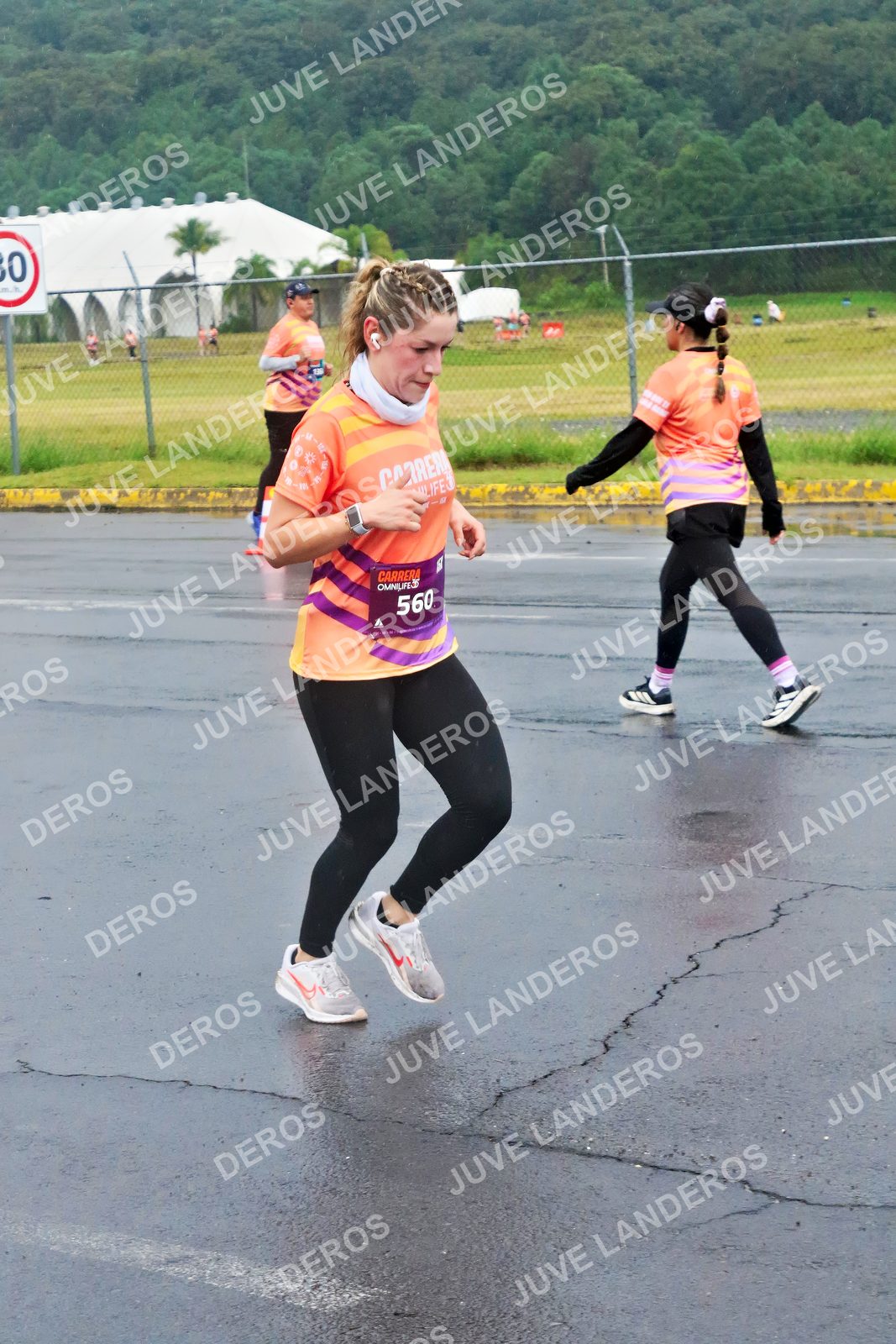 Foto de la CARRERA OMNILIFE GUADALAJARA en Estadio Akron, Zapopan a las 07:51 · dorsal 560