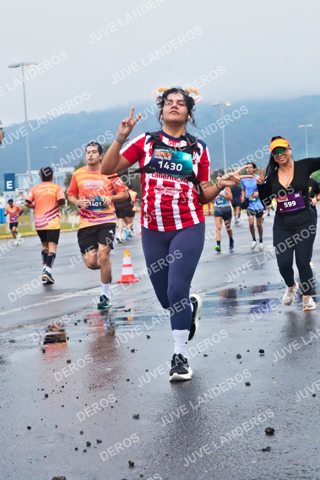 Foto de la CARRERA OMNILIFE GUADALAJARA en Estadio Akron, Zapopan a las 07:42 · dorsal 1430, 599, 401