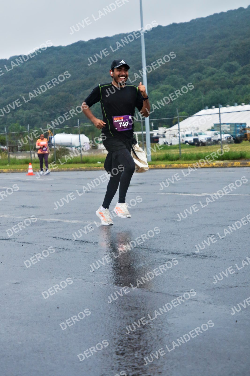 Foto de la CARRERA OMNILIFE GUADALAJARA en Estadio Akron, Zapopan a las 07:54 · dorsal 740, 16