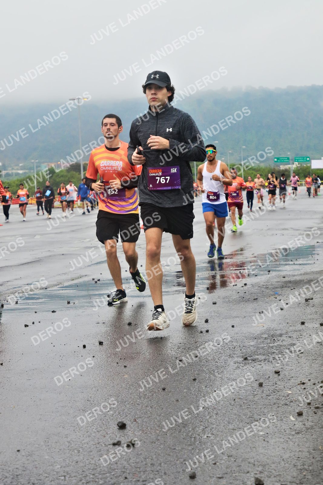 Foto de la CARRERA OMNILIFE GUADALAJARA en Estadio Akron, Zapopan a las 07:29 · dorsal 552, 767, 804