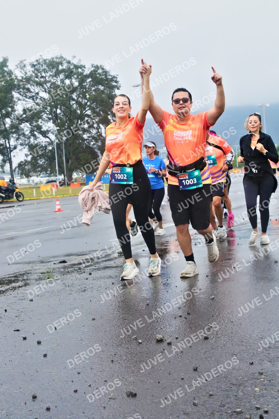 Foto de la CARRERA OMNILIFE GUADALAJARA en Estadio Akron, Zapopan a las 07:45 · dorsal 1002, 1003, 65