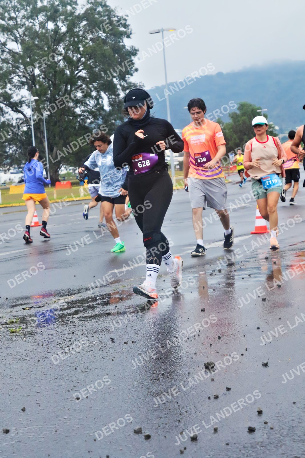 Foto de la CARRERA OMNILIFE GUADALAJARA en Estadio Akron, Zapopan a las 07:38 · dorsal 628, 538, 2719