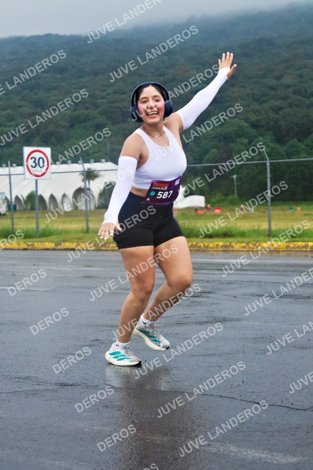 Foto de la CARRERA OMNILIFE GUADALAJARA en Estadio Akron, Zapopan a las 07:56 · dorsal 30, 587