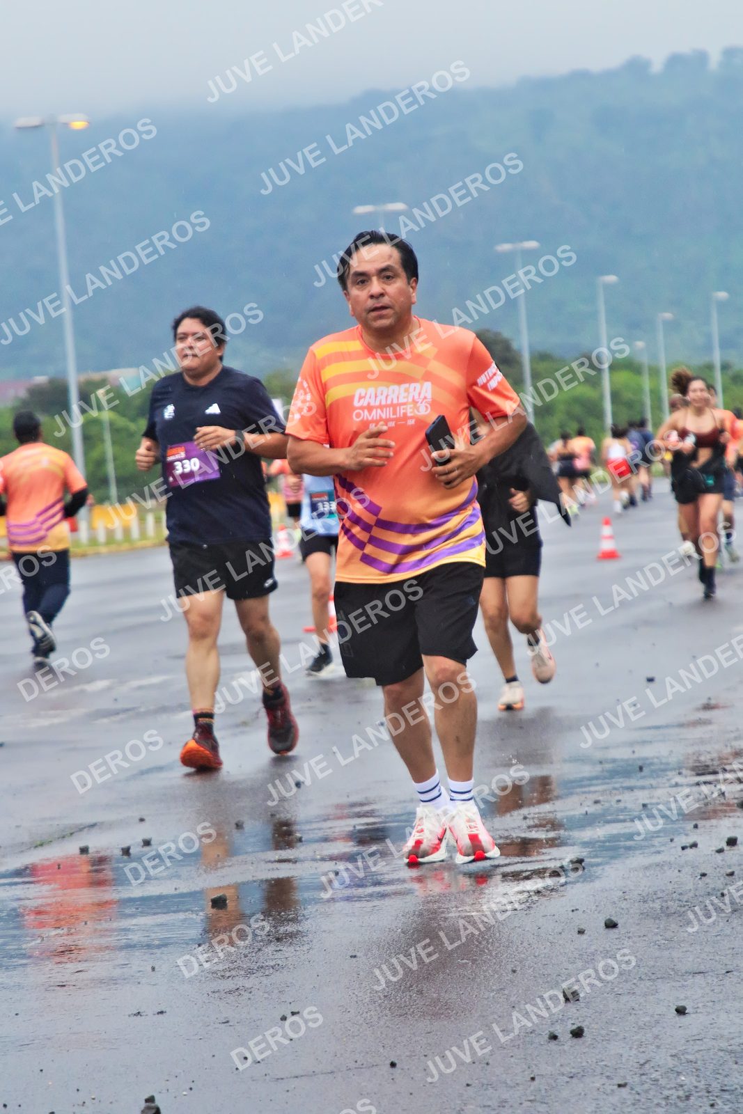 Foto de la CARRERA OMNILIFE GUADALAJARA en Estadio Akron, Zapopan a las 07:43 · dorsal 330, 133