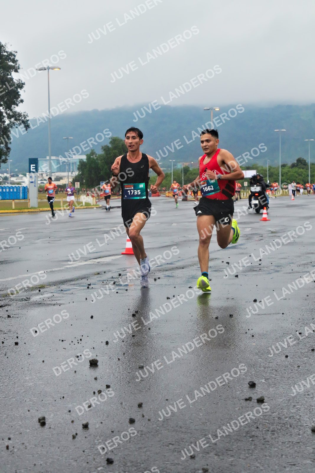 Foto de la CARRERA OMNILIFE GUADALAJARA en Estadio Akron, Zapopan a las 07:21 · dorsal 1735, 1662
