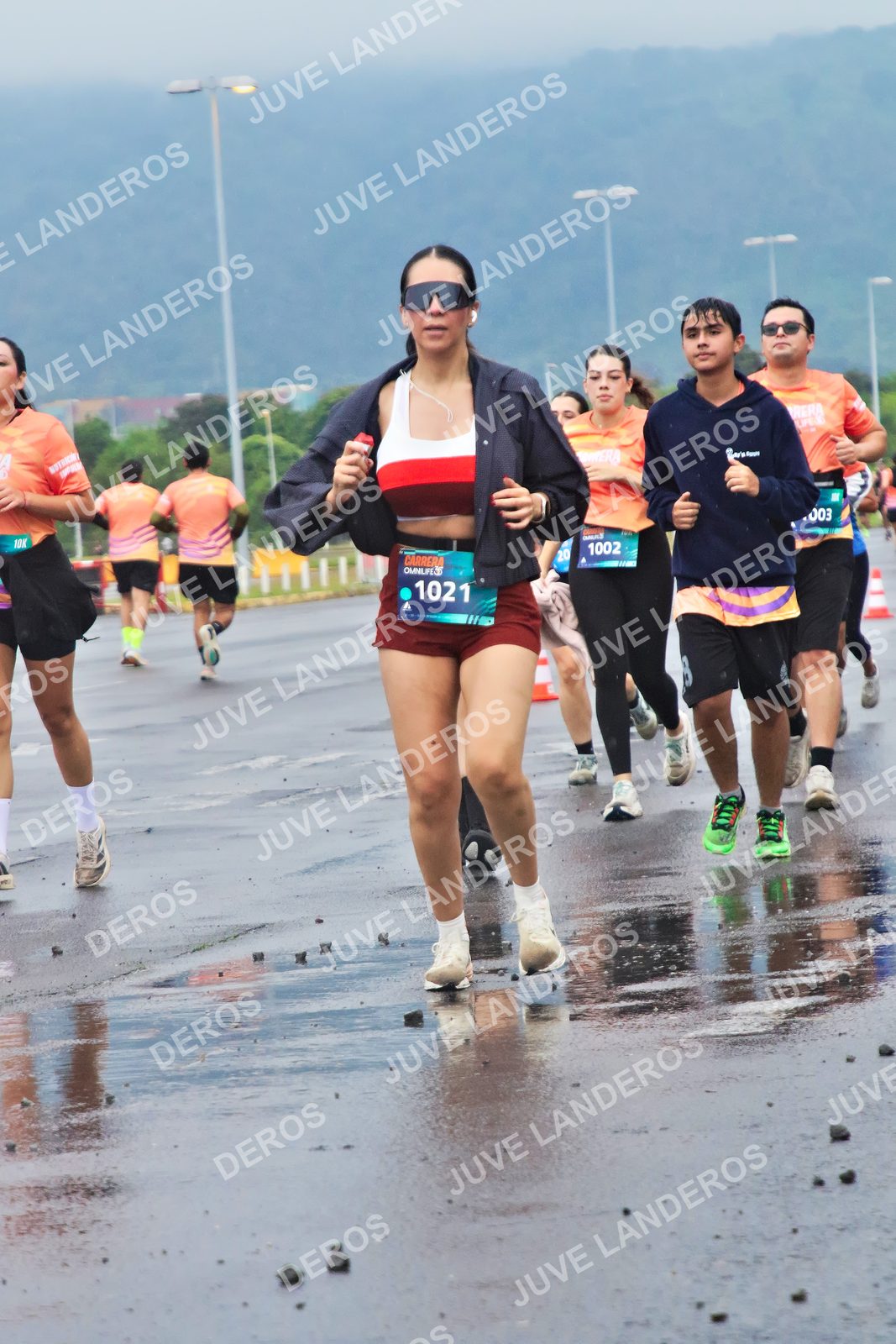 Foto de la CARRERA OMNILIFE GUADALAJARA en Estadio Akron, Zapopan a las 07:45 · dorsal 1021, 1002, 20