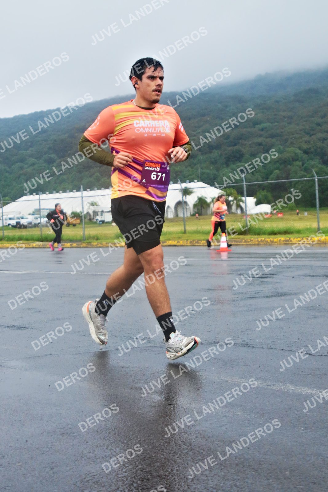 Foto de la CARRERA OMNILIFE GUADALAJARA en Estadio Akron, Zapopan a las 07:56 · dorsal 671