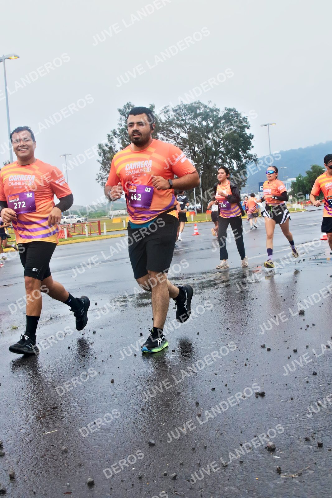 Foto de la CARRERA OMNILIFE GUADALAJARA en Estadio Akron, Zapopan a las 07:40 · dorsal 272, 442, 720