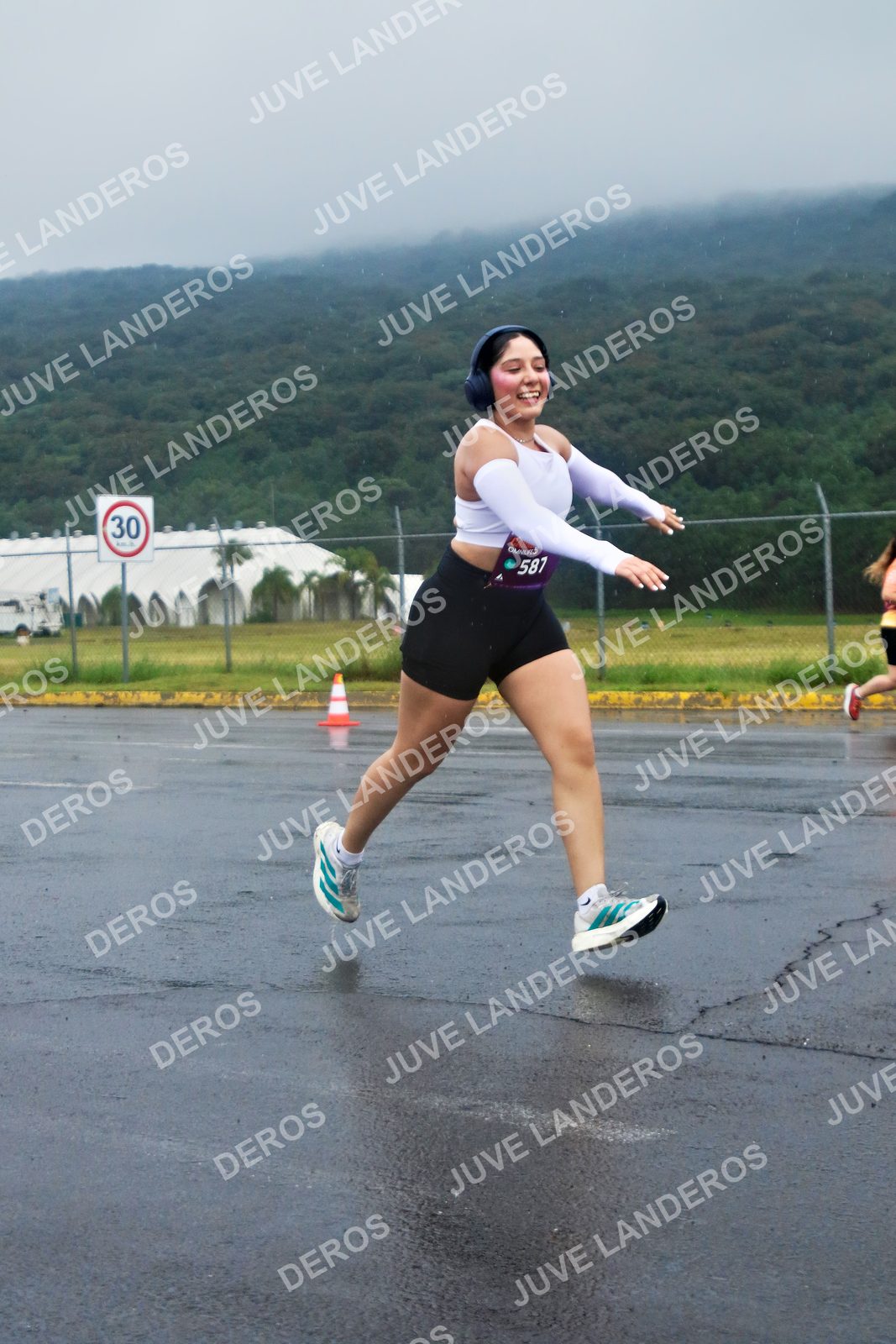 Foto de la CARRERA OMNILIFE GUADALAJARA en Estadio Akron, Zapopan a las 07:56 · dorsal 30, 587