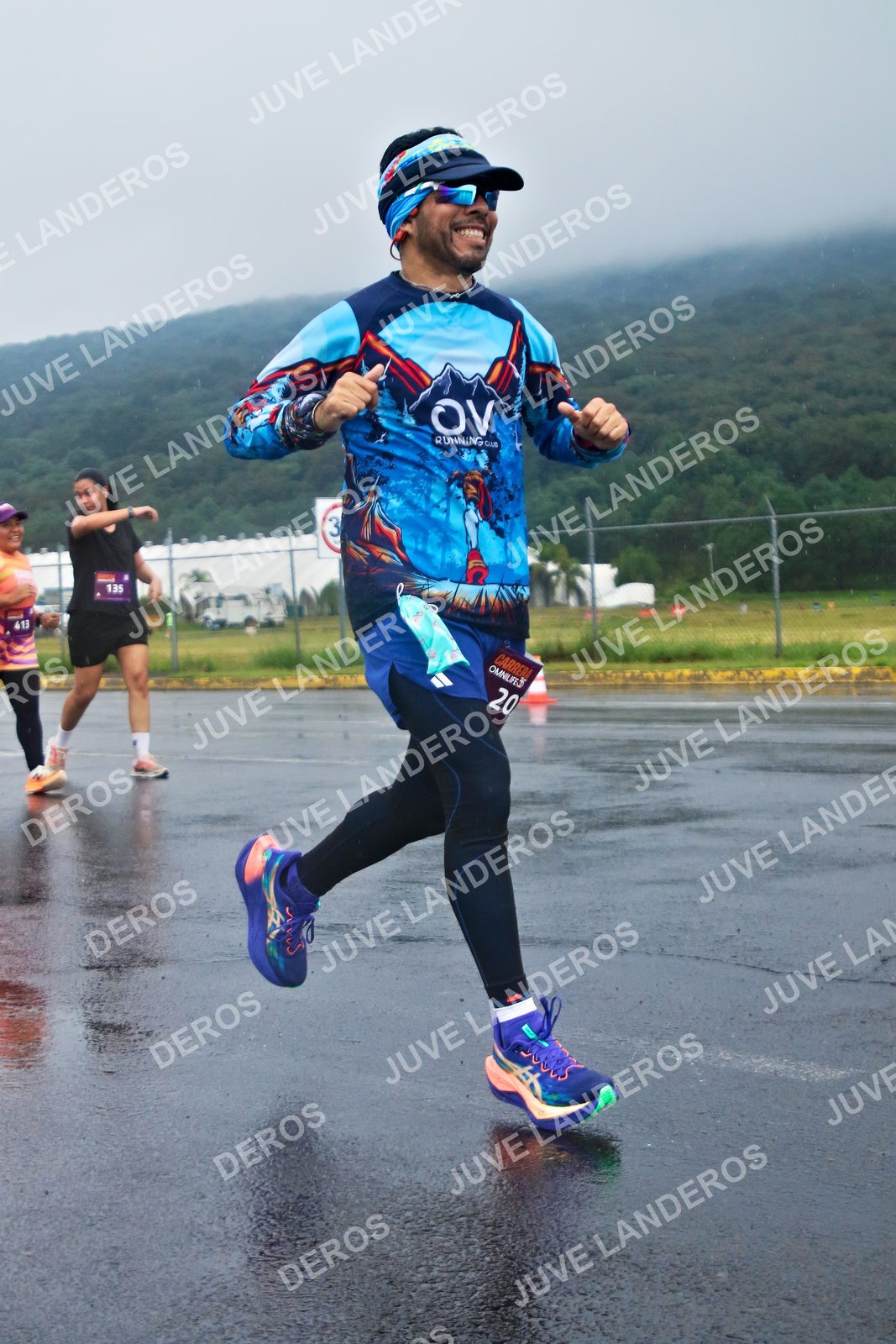 Foto de la CARRERA OMNILIFE GUADALAJARA en Estadio Akron, Zapopan a las 08:01 · dorsal 20, 135, 413