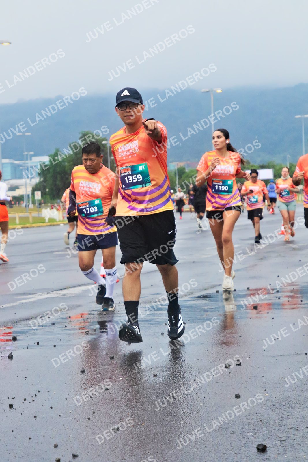 Foto de la CARRERA OMNILIFE GUADALAJARA en Estadio Akron, Zapopan a las 07:45 · dorsal 1359, 1190, 1703, 1621