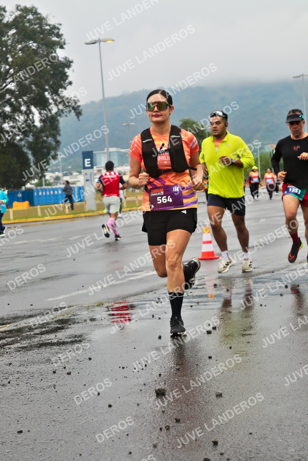 Foto de la CARRERA OMNILIFE GUADALAJARA en Estadio Akron, Zapopan a las 07:33 · dorsal 564, 1353