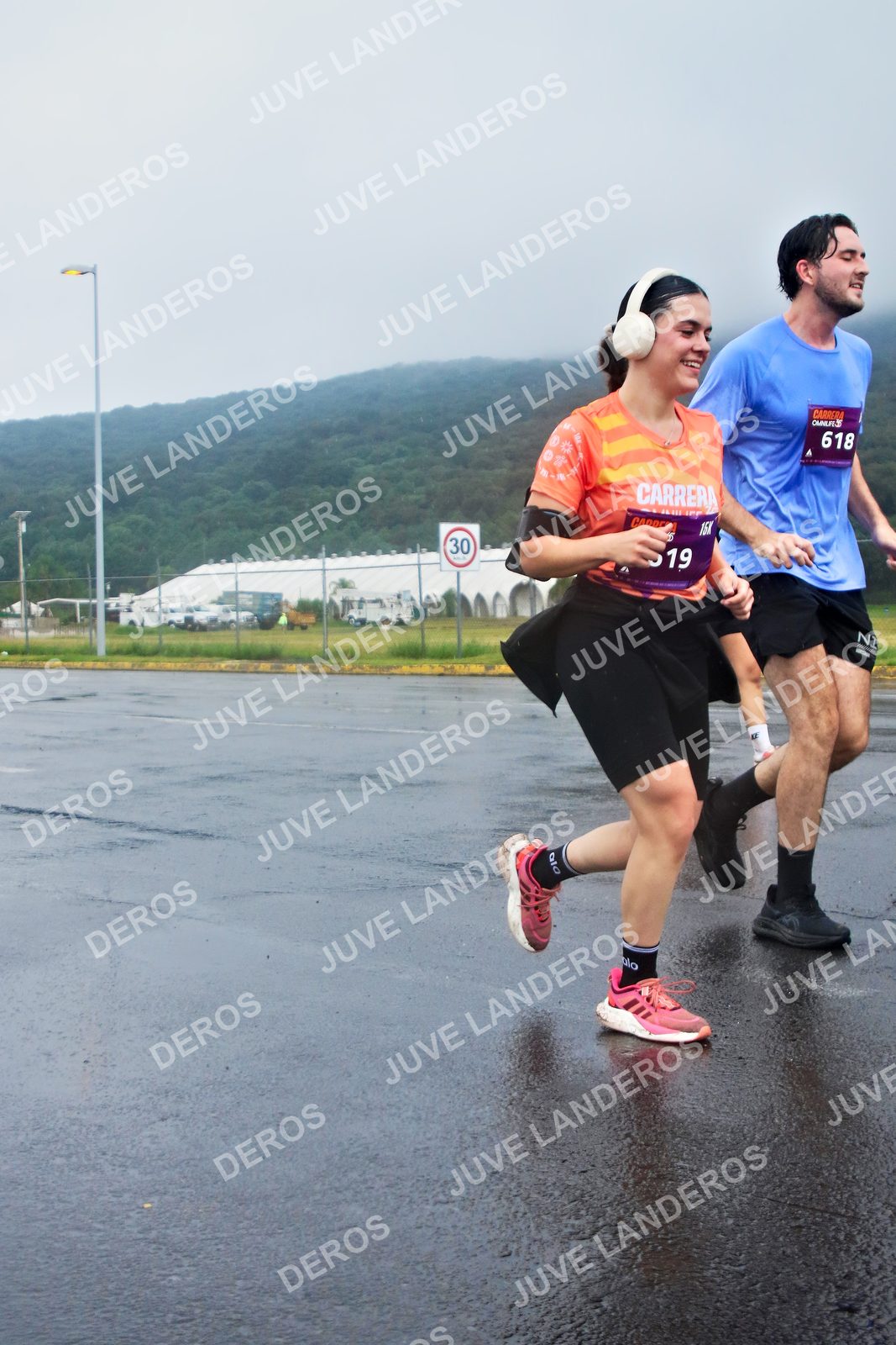 Foto de la CARRERA OMNILIFE GUADALAJARA en Estadio Akron, Zapopan a las 08:01 · dorsal 30, 618, 19
