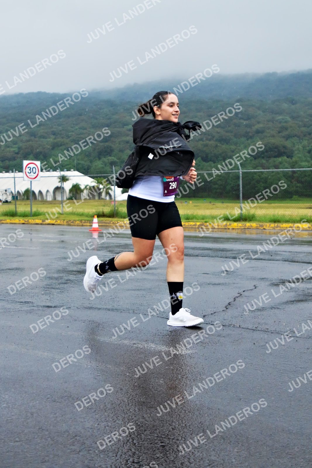 Foto de la CARRERA OMNILIFE GUADALAJARA en Estadio Akron, Zapopan a las 08:11 · dorsal 30, 290