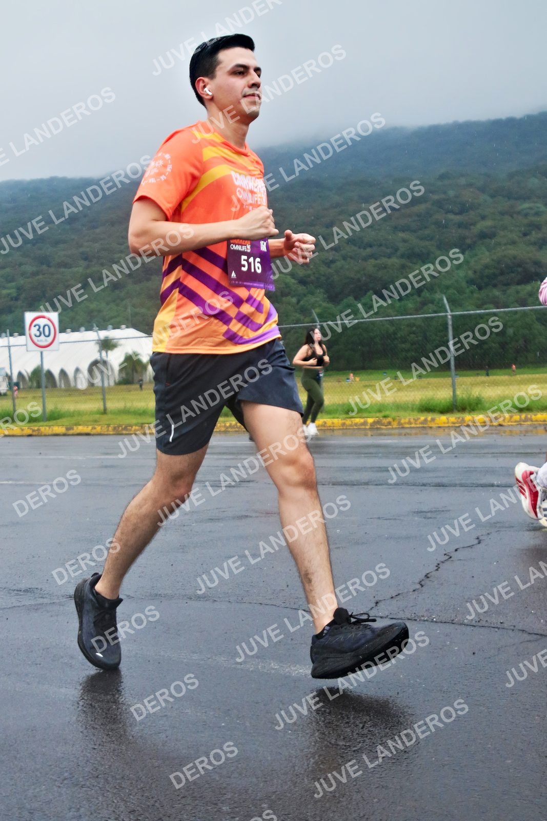 Foto de la CARRERA OMNILIFE GUADALAJARA en Estadio Akron, Zapopan a las 07:53 · dorsal 30, 516