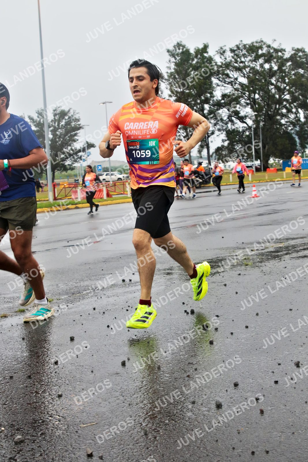 Foto de la CARRERA OMNILIFE GUADALAJARA en Estadio Akron, Zapopan a las 07:28 · dorsal 1059