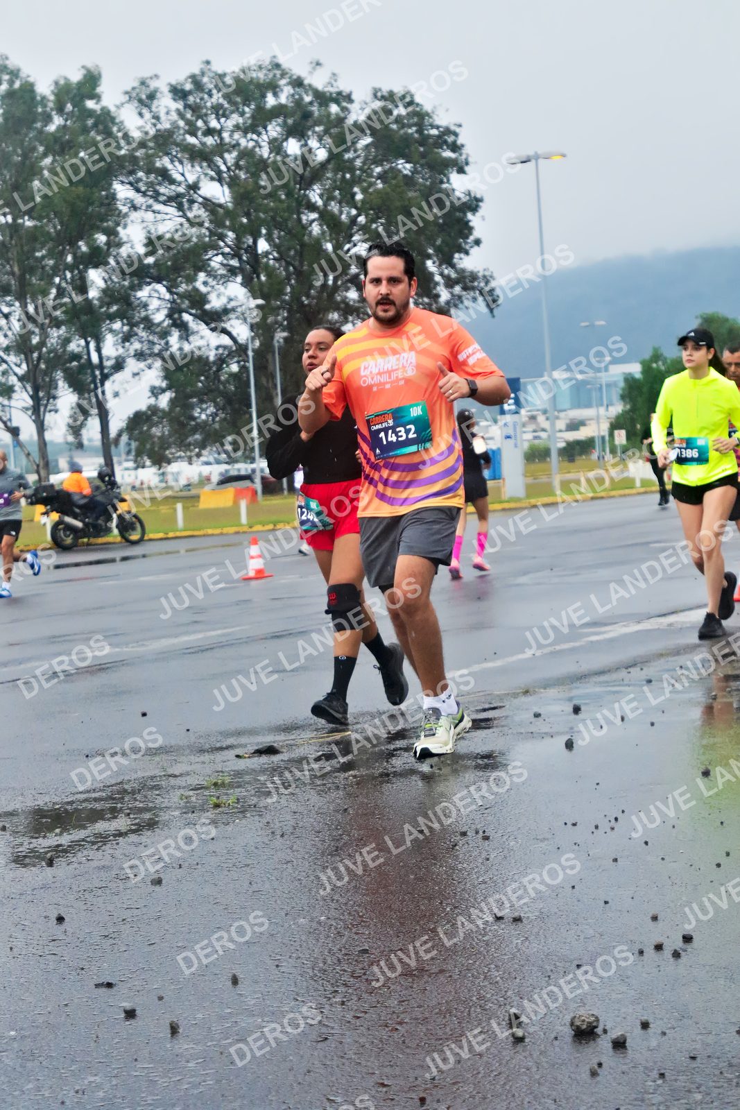 Foto de la CARRERA OMNILIFE GUADALAJARA en Estadio Akron, Zapopan a las 07:46 · dorsal 1432, 1386